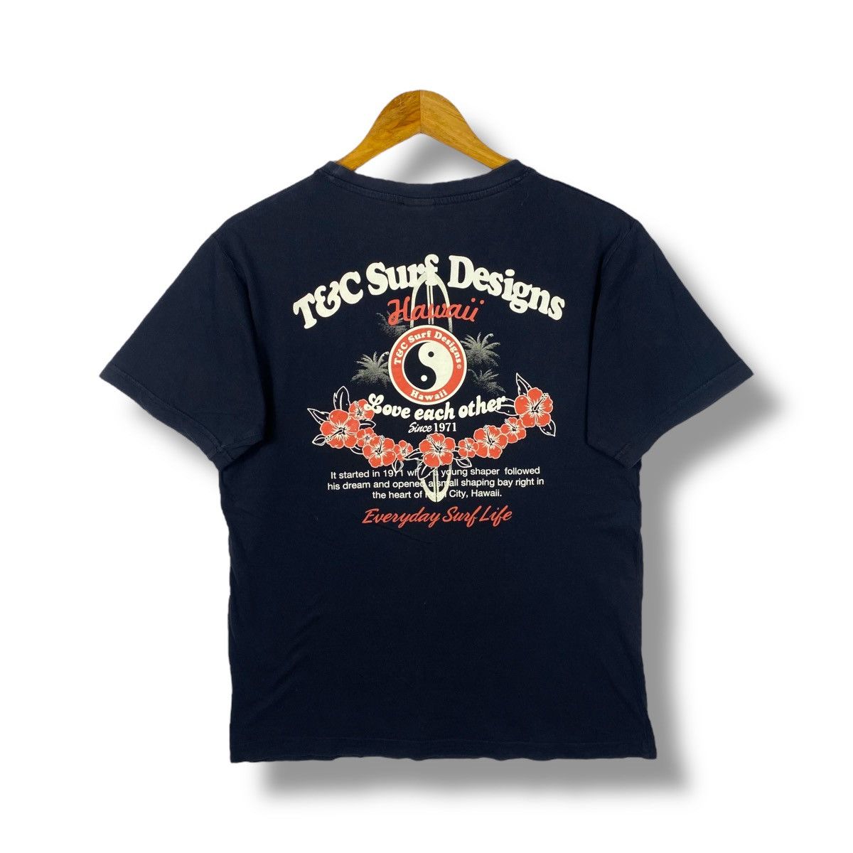 Vintage Vintage T&C Surf Designs Hawaii Love Each Other Graphic Surf Size US L / EU 52-54 / 3 - 1 Thumbnail