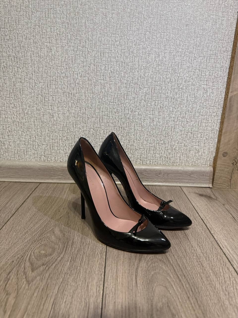 Gucci Gucci Black Patent Leather Knotted Toe Pumps Size 37 1/3 Size US 7.5 / IT 37.5 - 4 Thumbnail