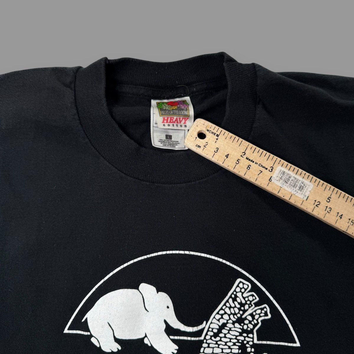 Vintage Vintage 1990s elephant castle T-shirt Size US L / EU 52-54 / 3 - 5 Thumbnail