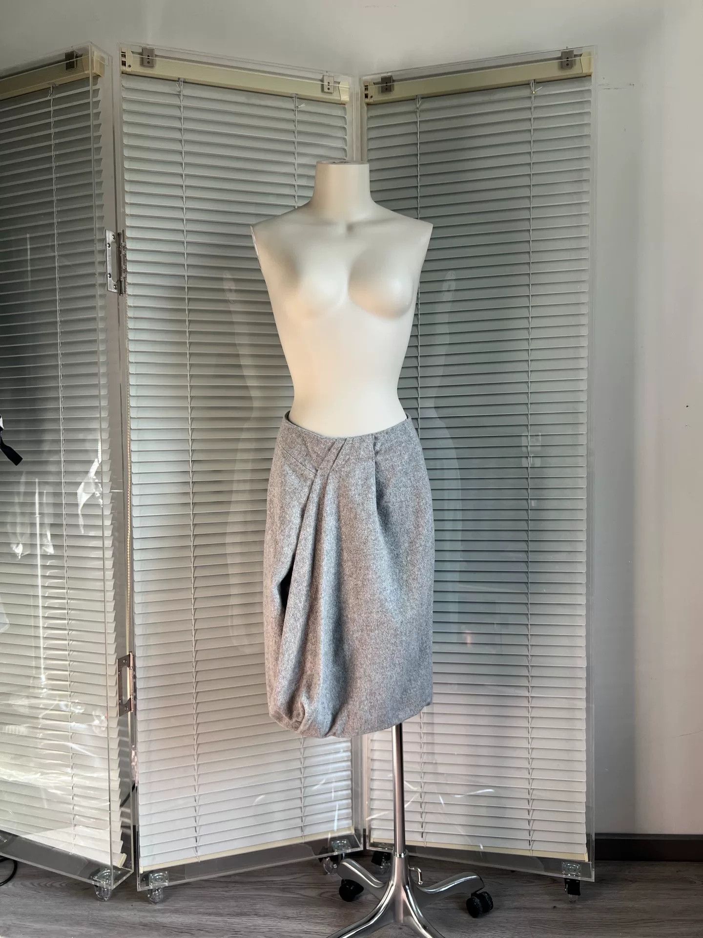 Max Mara MaxMara Gray Wool Asymmetrical Midi Skirt Size 36" / US 14 / IT 50 - 1 Thumbnail