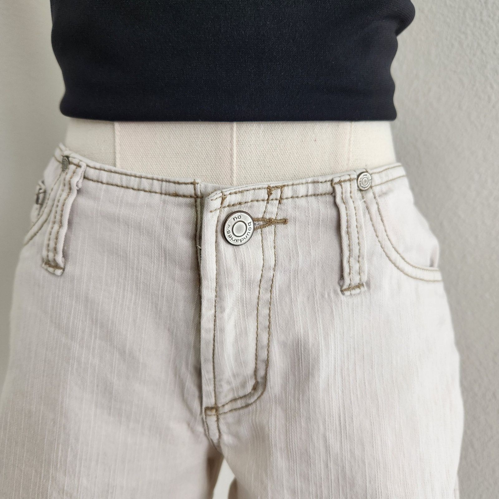 Vintage Vintage Y2K No Boundaries Khaki Low Rise Shorts 4 Size 27" / US 4 / IT 40 - 3 Thumbnail