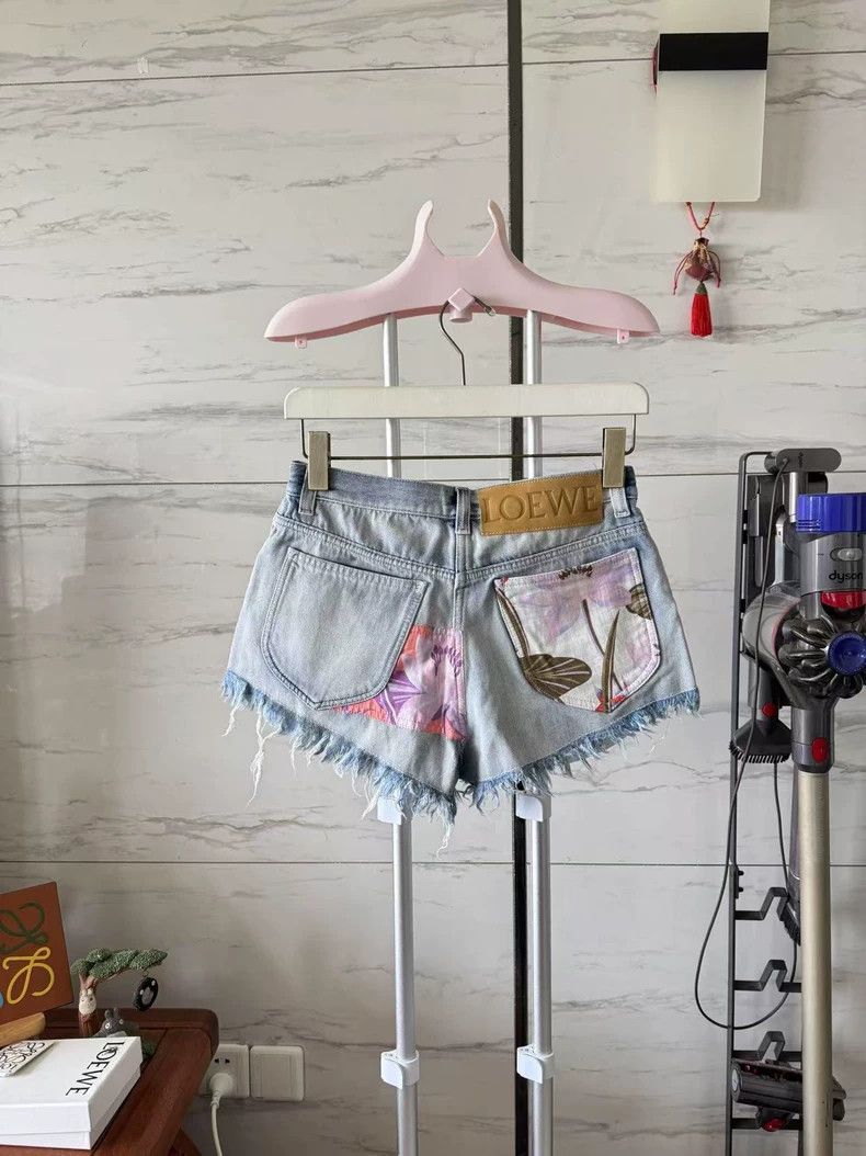 Loewe LOEWE shorts Size 25" / US 0 / IT 36 - 2 Thumbnail