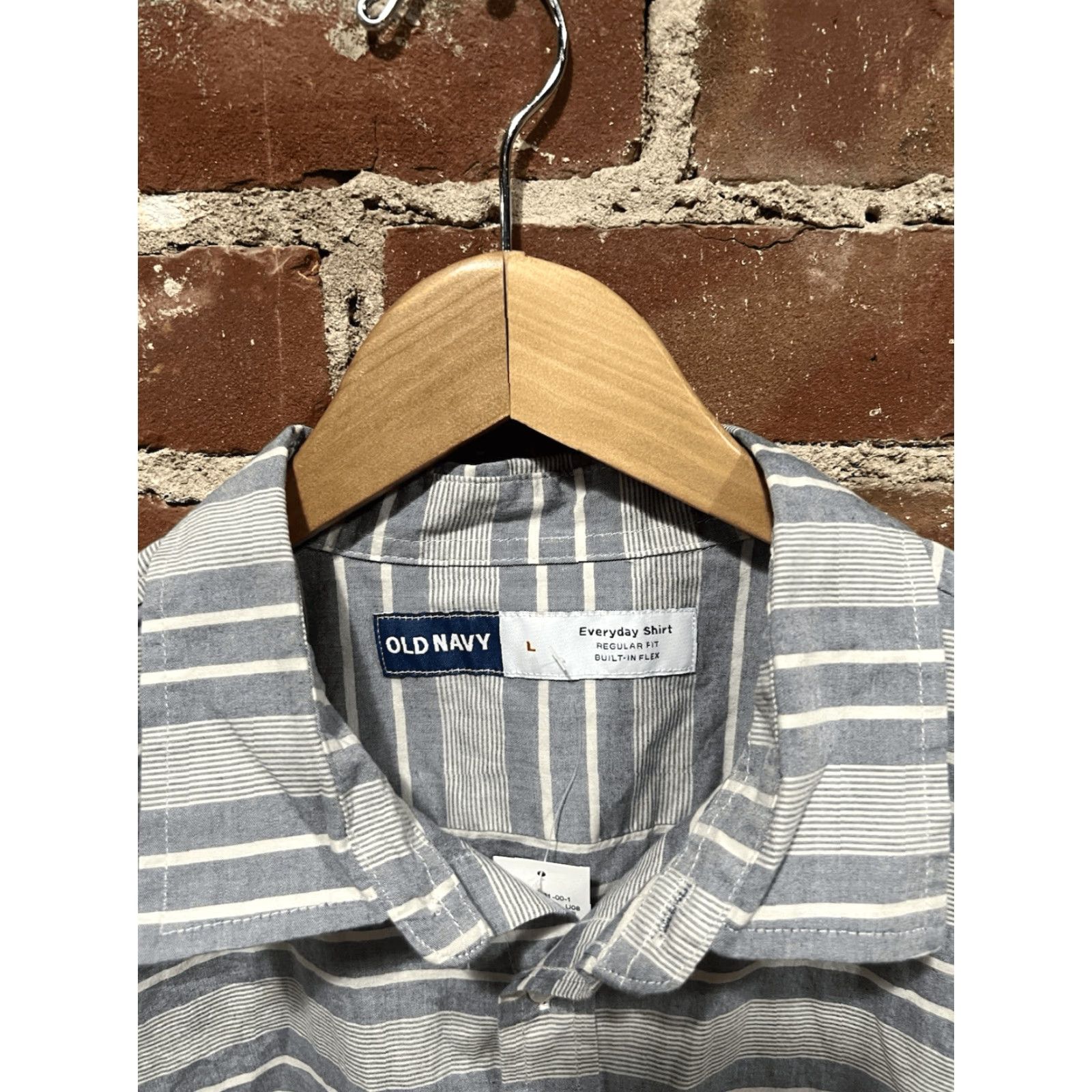 Old Navy Old Navy Mens Gray Short Sleeve Striped Button-Up Shirt NWT Size L Size US L / EU 52-54 / 3 - 3 Thumbnail