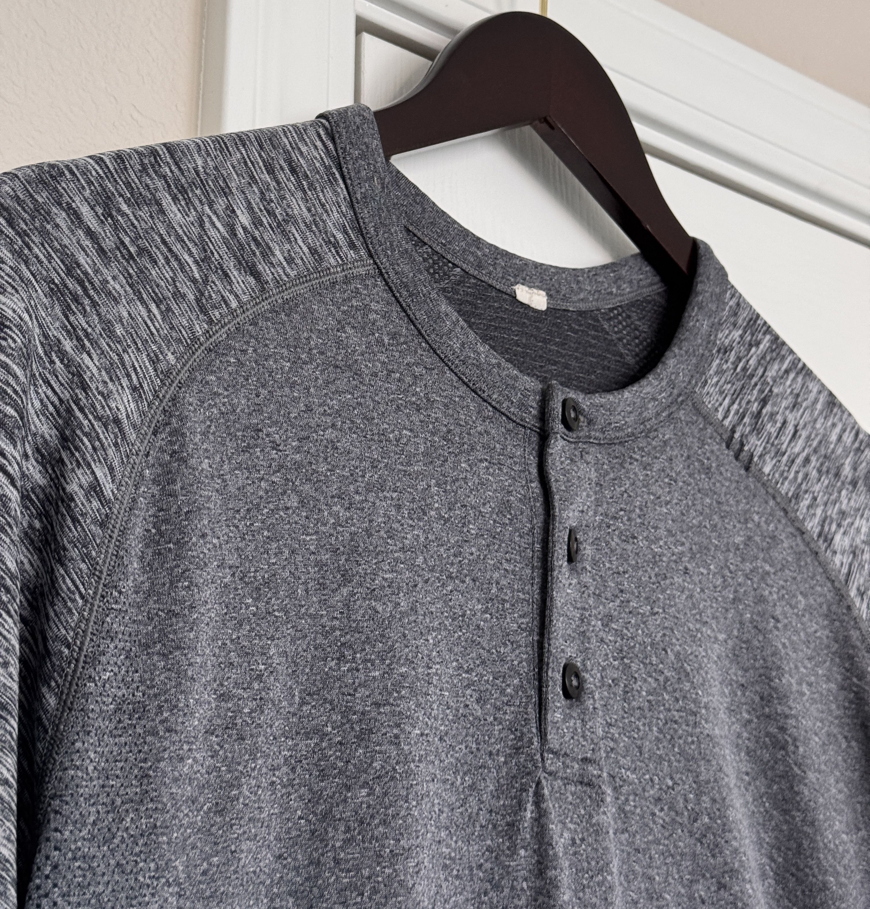 Lululemon Henley Shirt Metal Vent Tech Grey Long Sleeve Size US M / EU 48-50 / 2 - 2 Thumbnail