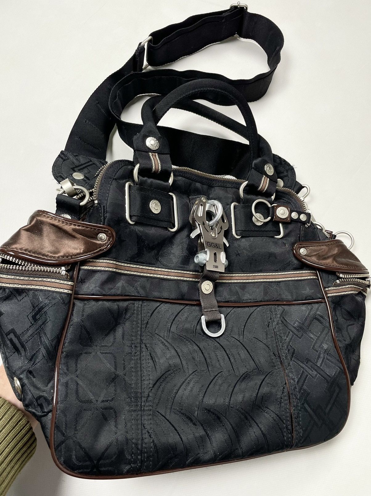 Japanese Brand George Gina & Lucy In & Out Vintage Black Carabiner Bag GGL Size ONE SIZE - 6 Thumbnail