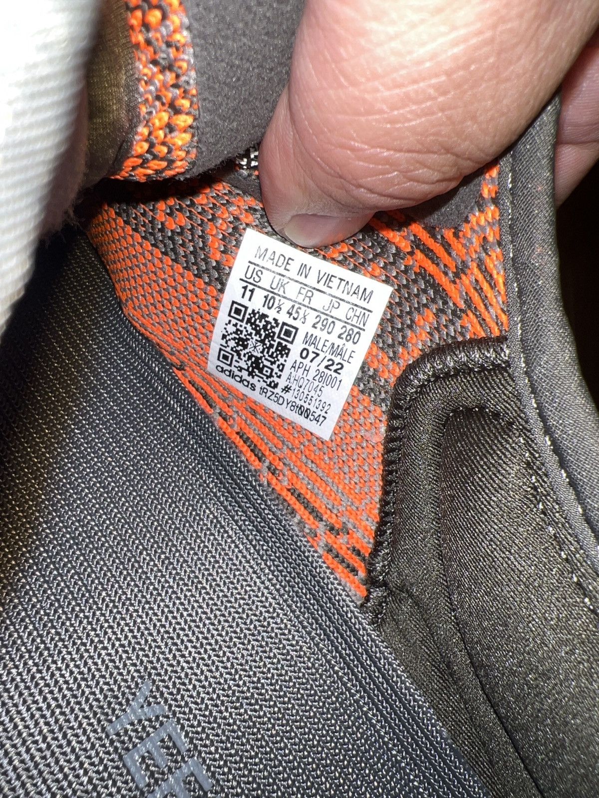 Adidas × Kanye West Yeezy v2 carbon beluga Size US 11 / EU 44 - 10 Thumbnail