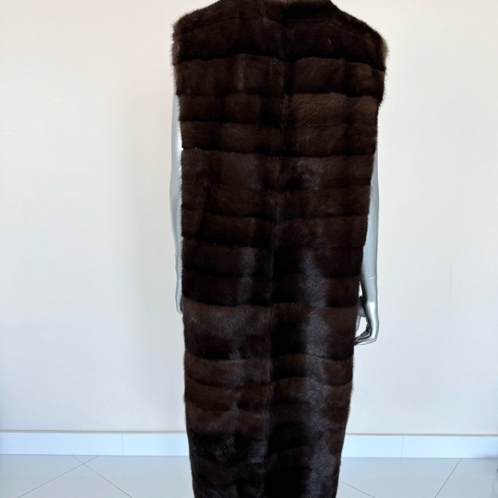 Other Mink natural fur long vest size L Retail 3200$ Size L / US 10 / IT 46 - 7 Thumbnail