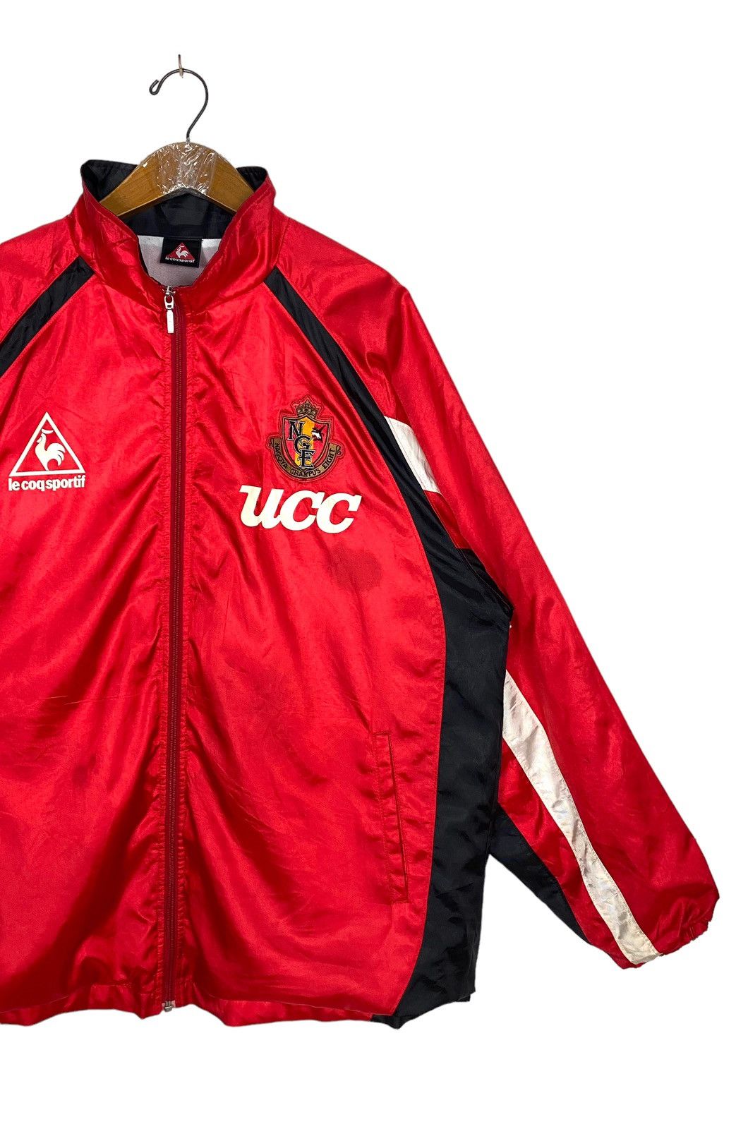 Le Coq Sportif Rare Le Coq Sportif Nagoya Grampus Eight Big Logo Windbreker Size US L / EU 52-54 / 3 - 4 Thumbnail