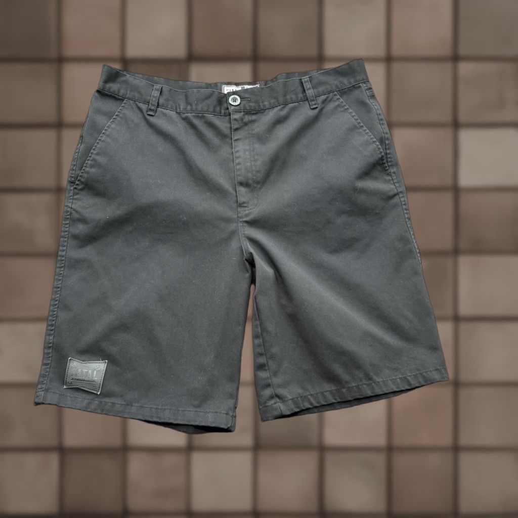 Vintage Fatal Crew Shorts Mens 38 Black Chino Casual Walk Shorts Logo Patch Hem Leather Patch 65% Polyester 35% Cotton Flat Front Belt Loops Pockets Size US 38 / EU 54 - 1 Thumbnail