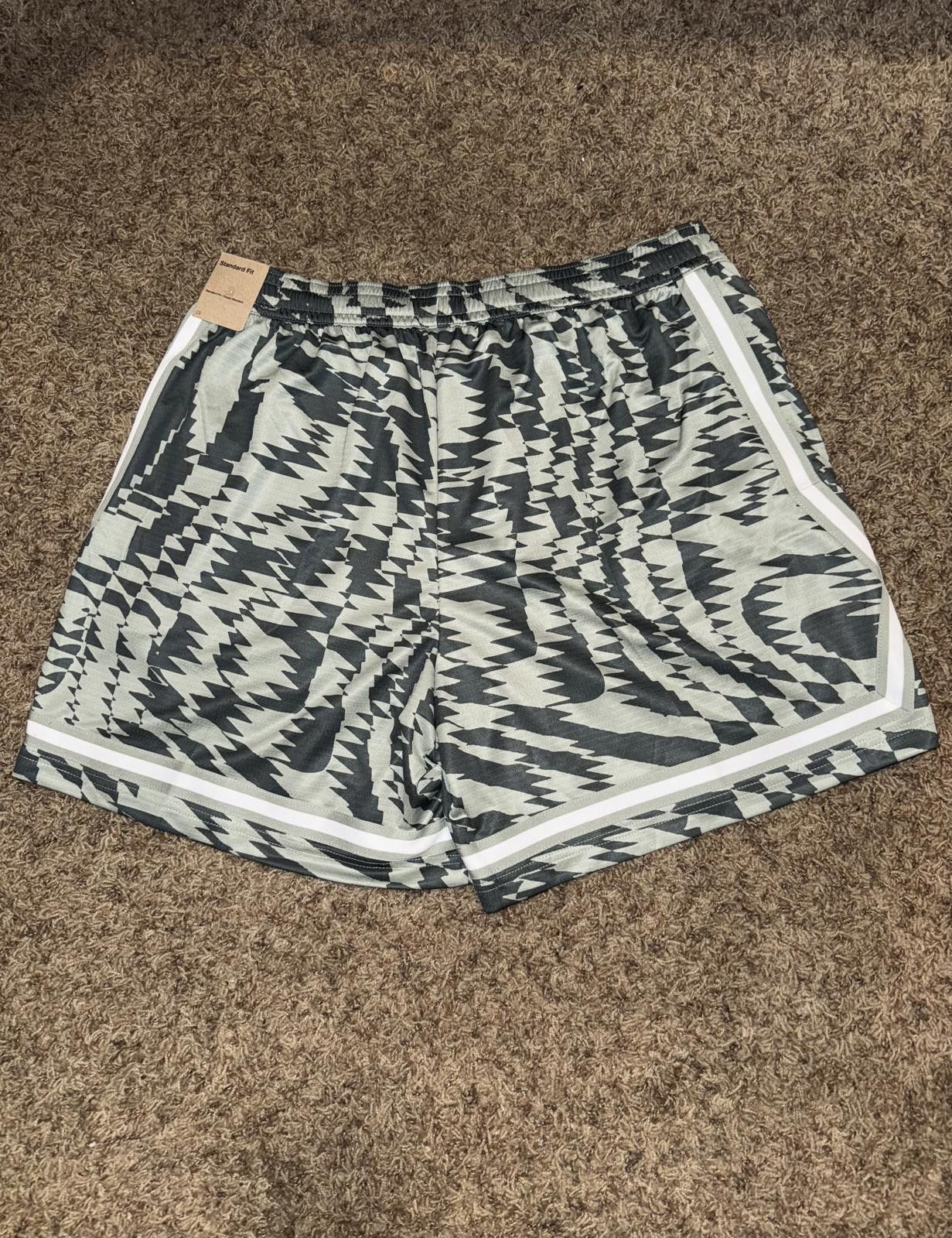 Nike Nike Women’s-Tall Swoosh Fly Crossover Dri-FIT Green Shorts Sample Size 40" / US 18 - 7 Thumbnail