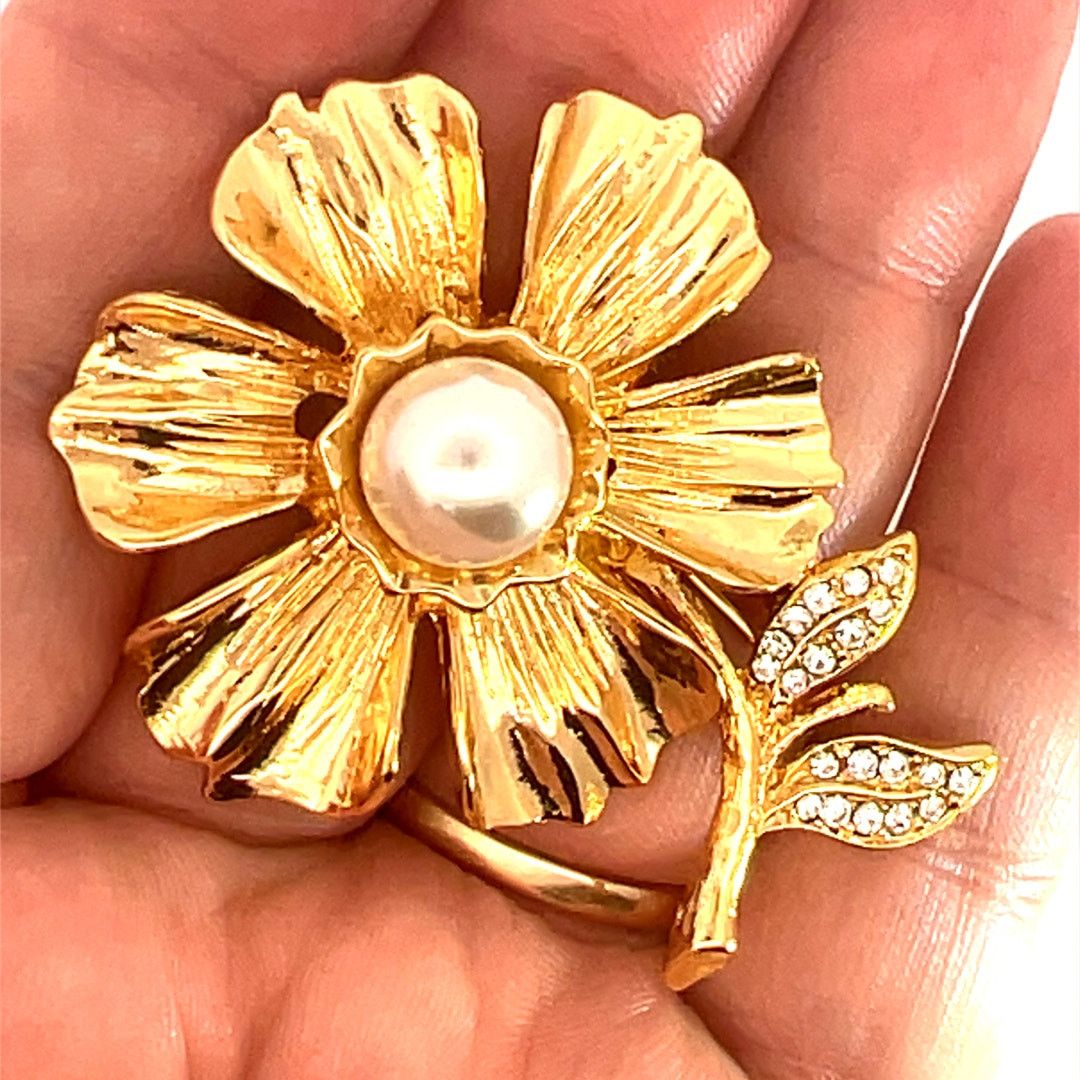 Kenneth Jay Lane KJL Kenneth Jay Lane Faux Pearl Rhinestone Flower Brooch Size ONE SIZE - 1 Thumbnail