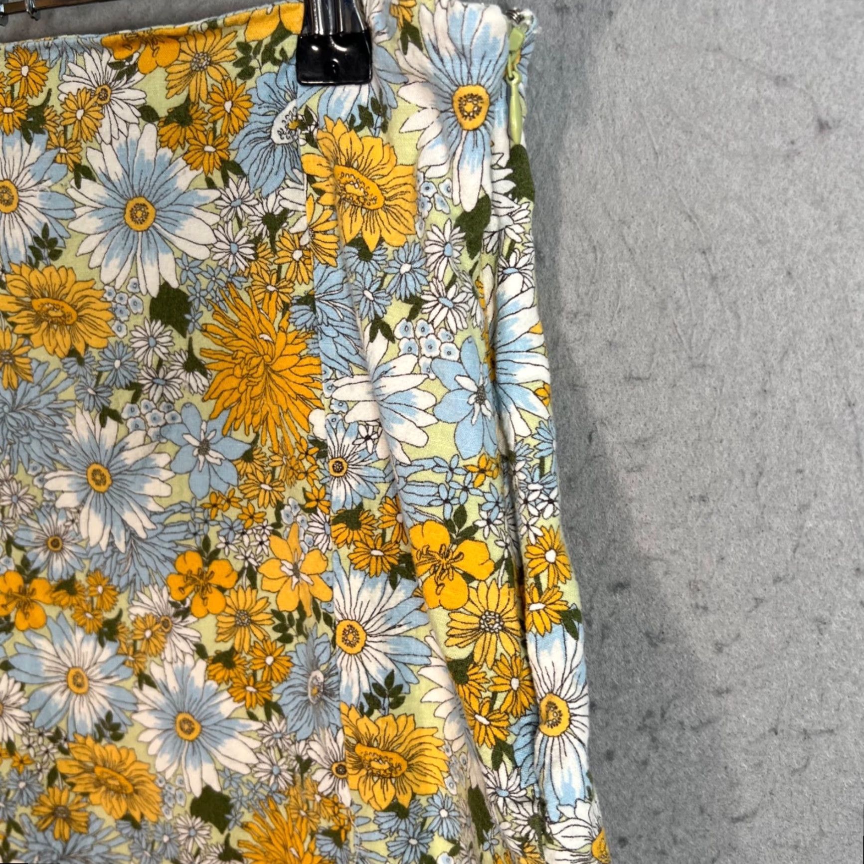 Urban Outfitters VINTAGE Urban Outfitters Womens Medium Floral Mini Skirt With Side Slit Size 32" / US 10 / IT 46 - 7 Thumbnail