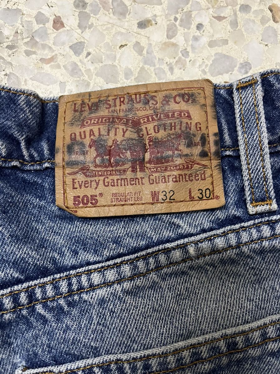 Levi's Vintage Levi’s 505 distressed 90s light blue wash jeans Size US 32 / EU 48 - 4 Thumbnail