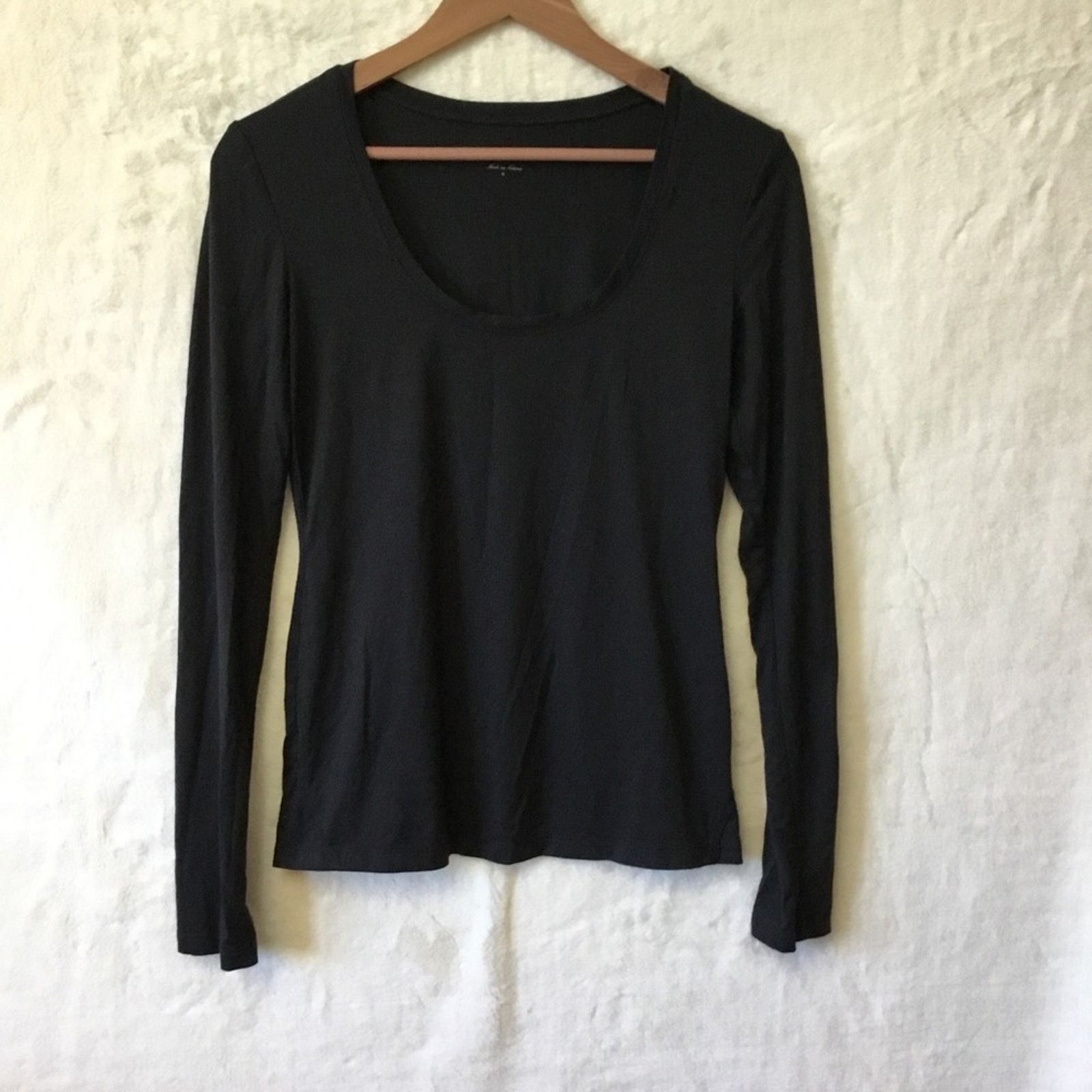 Bcbgmaxazria BCBGMaxAzria Black Scoop Neck Long-Sleeve Top Size S / US 4 / IT 40 - 2 Thumbnail