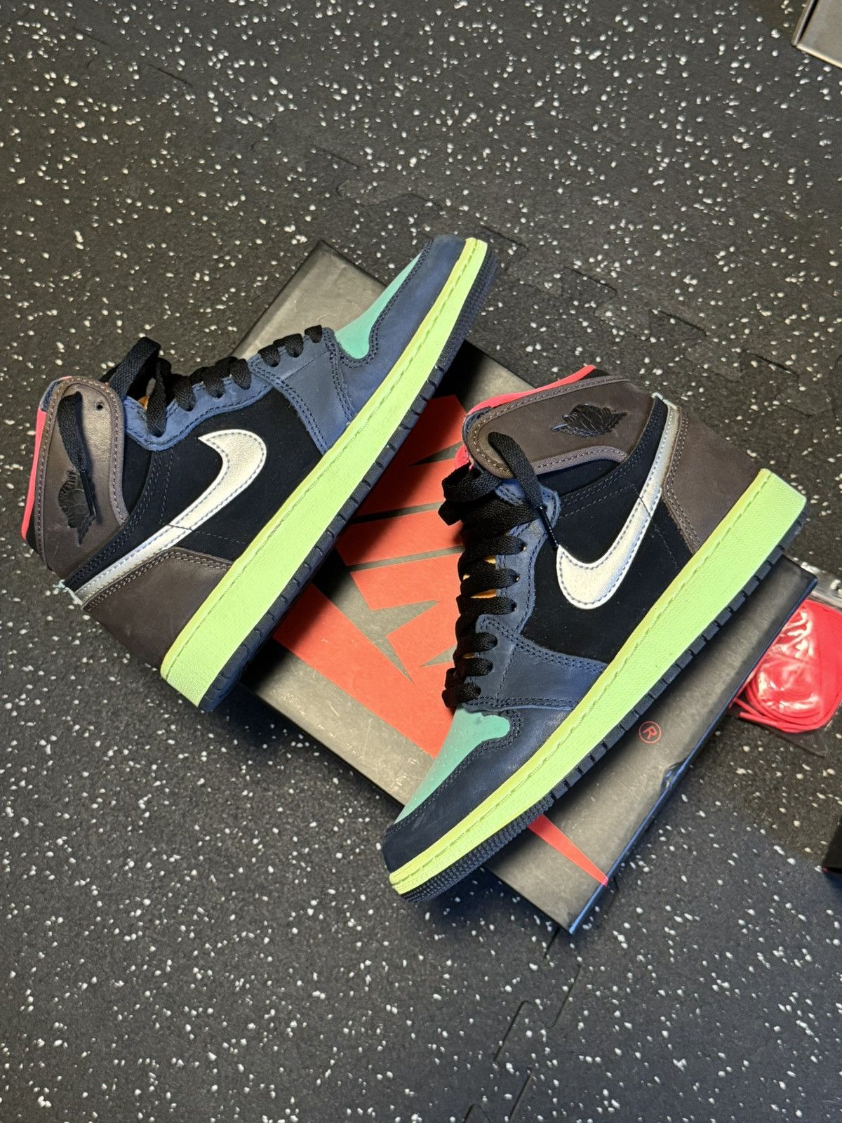 Jordan Brand × Nike Jordan 1 High Tokyo Bio Hack Kids brown orange pink 5.5Y Size US 5.5 / EU 38 - 6 Thumbnail