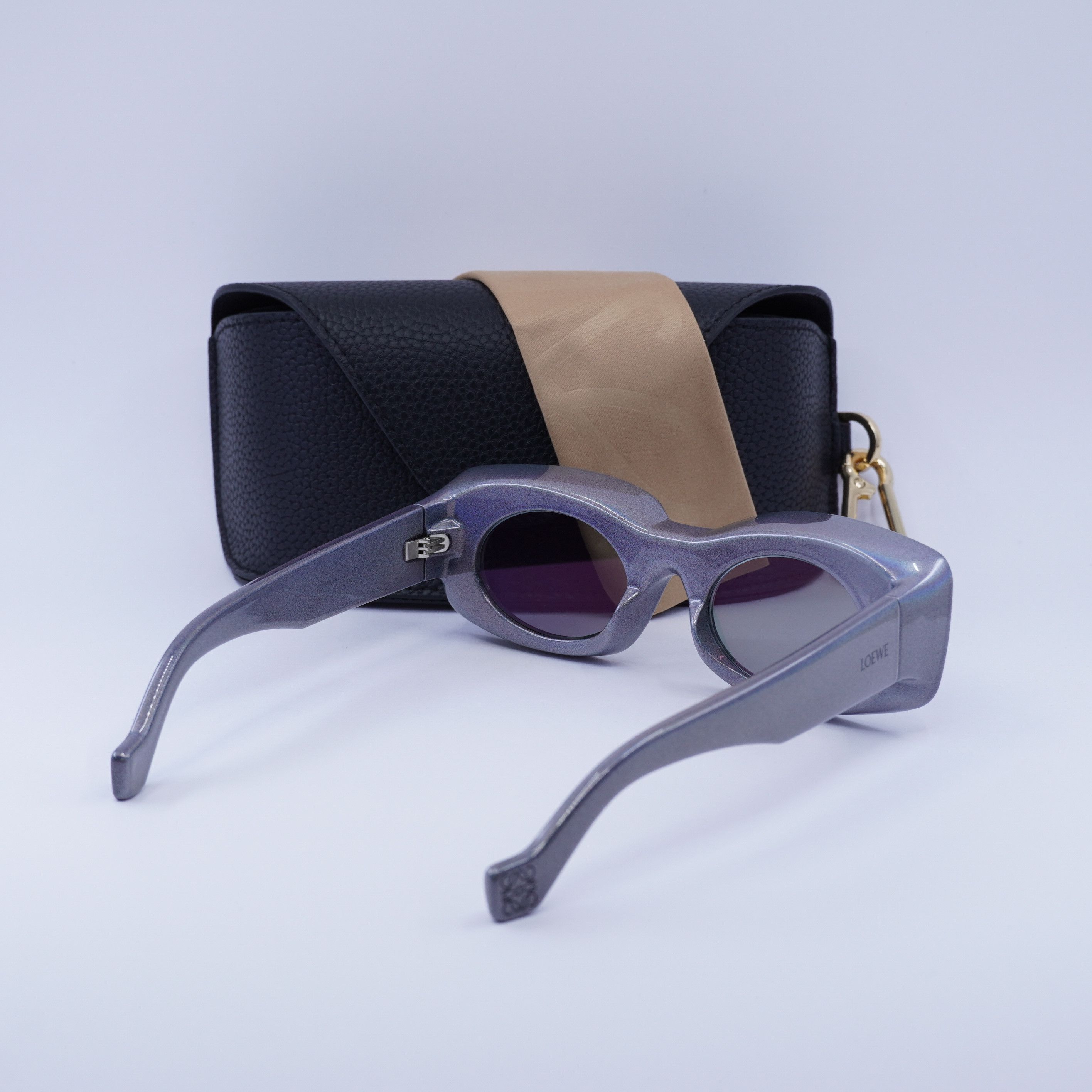 Loewe Loewe LW40033I 05X Sunglasses Pearlescent Rectangle Frame Size ONE SIZE - 12 Thumbnail