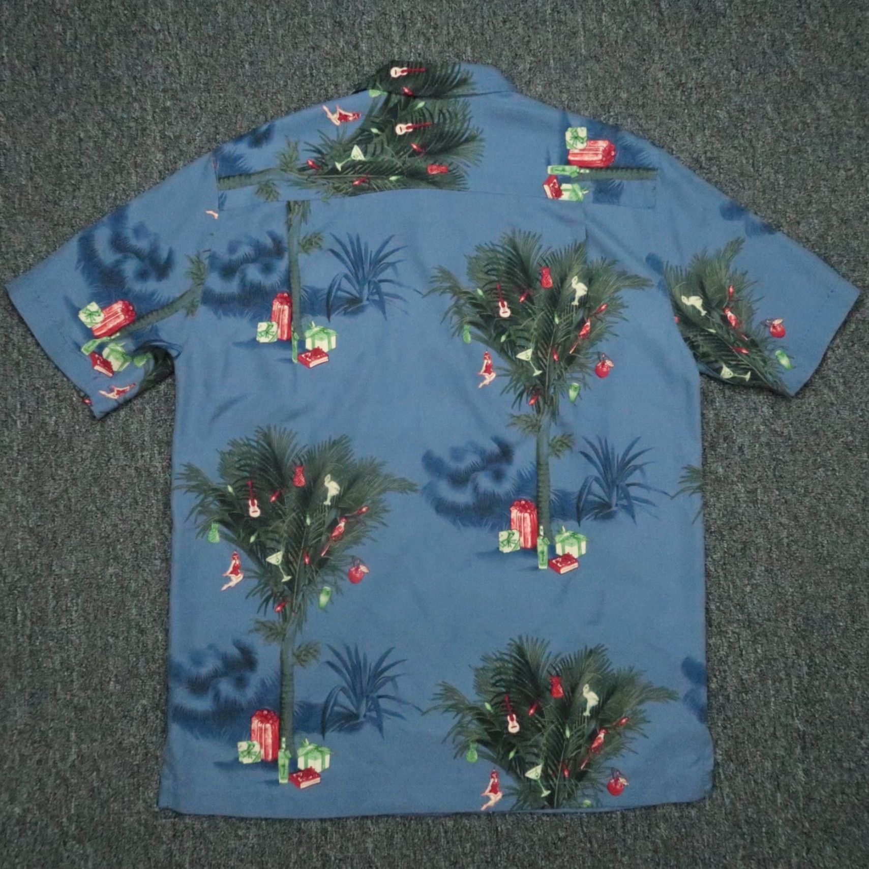 Tommy Bahama VINTAGE Tommy Bahama Shirt Mens Small Blue Silk Wool 42in Chest 42 Wool Silk Geometric Collared Short Sleeve Button-Up 90s Concert Holiday Mens Size US S / EU 44-46 / 1 - 4 Thumbnail