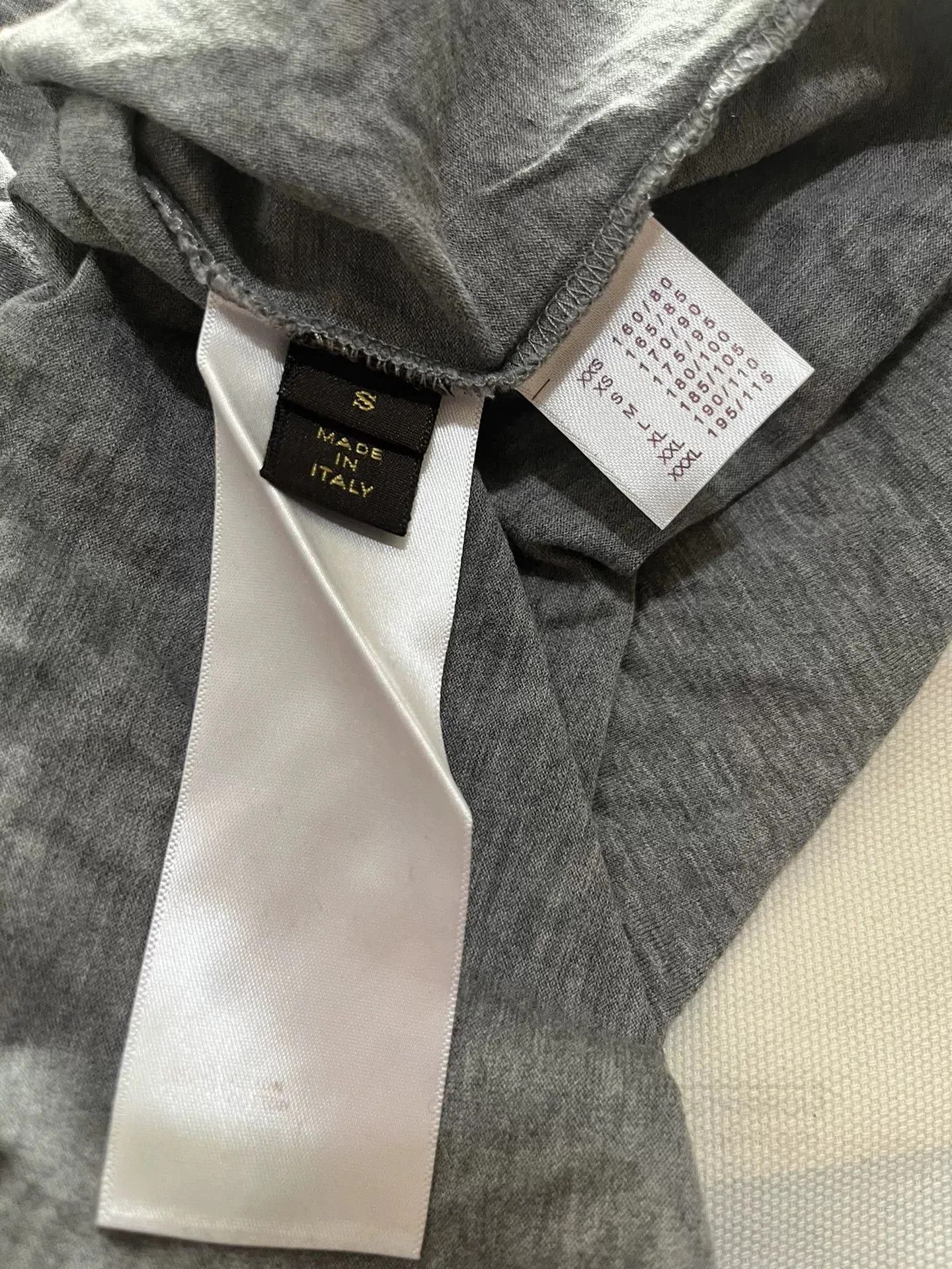 Louis Vuitton LV Gray Hotdog Letter T-shirt. Size US S / EU 44-46 / 1 - 5 Thumbnail
