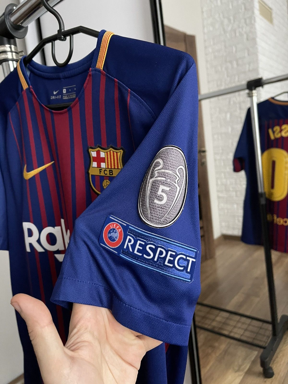 Nike 2017/2018 Nike FC Barcelona Messi Soccer Jersey T-Shirt Size US M / EU 48-50 / 2 - 12 Thumbnail