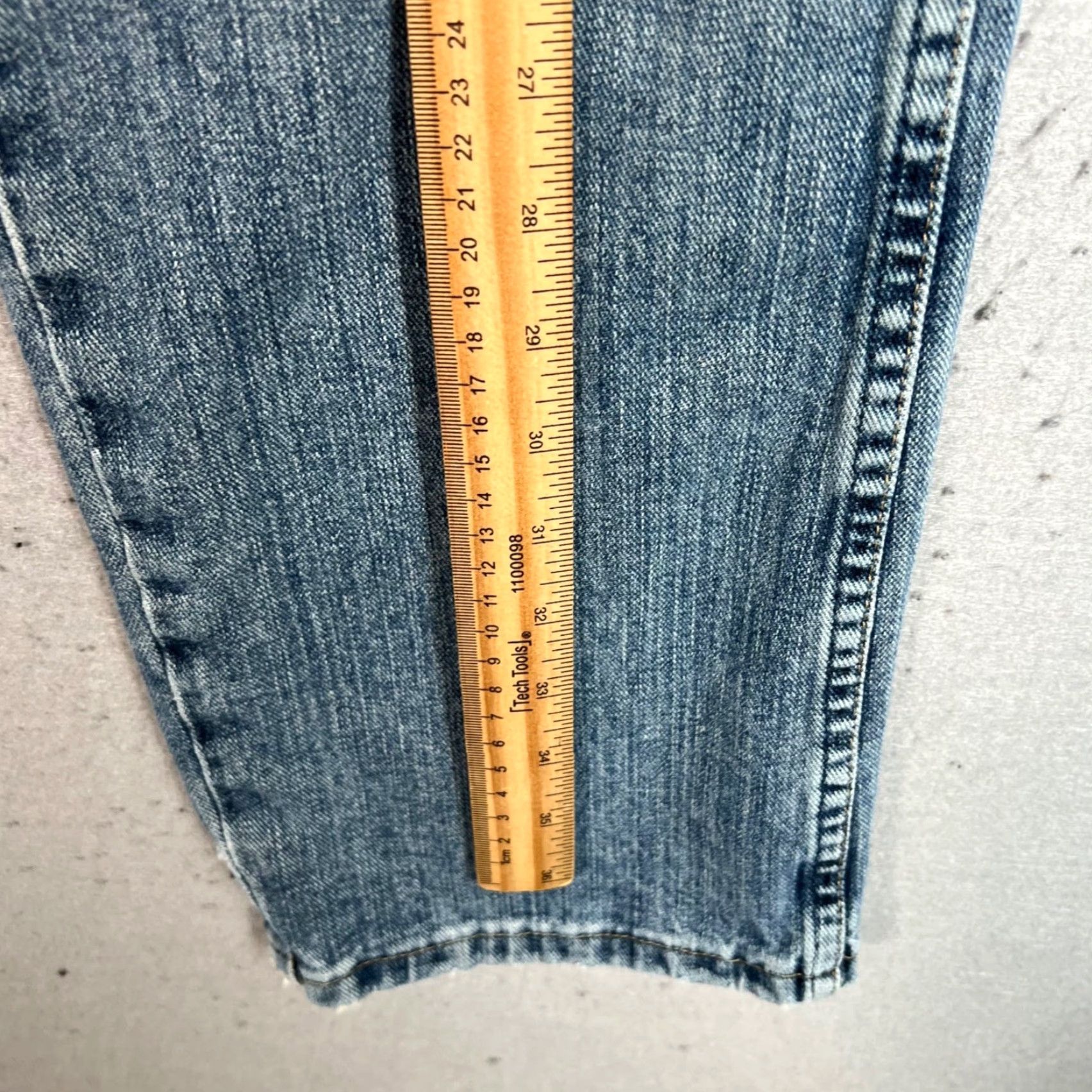 Wrangler Wrangler Womens Straight-Leg Denim Jeans Adult Size 31 Light Wash Blue 28x29 Regular Rise Size 24" / US 00 / IT 34 - 6 Thumbnail