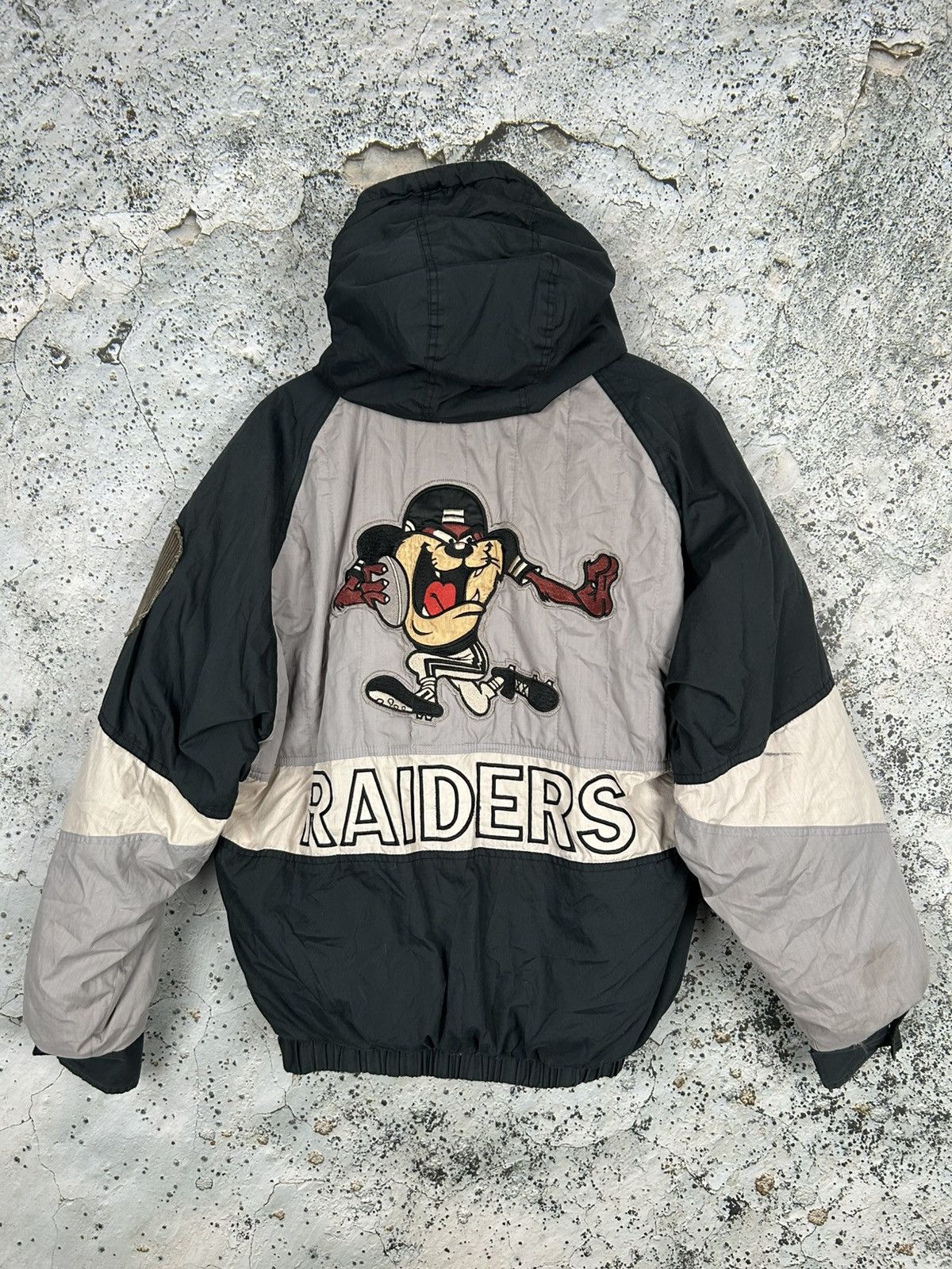 NFL Vintage Las Vegas Raiders NFL Taz Looney Tunes Jacket Size US M / EU 48-50 / 2 - 1 Thumbnail