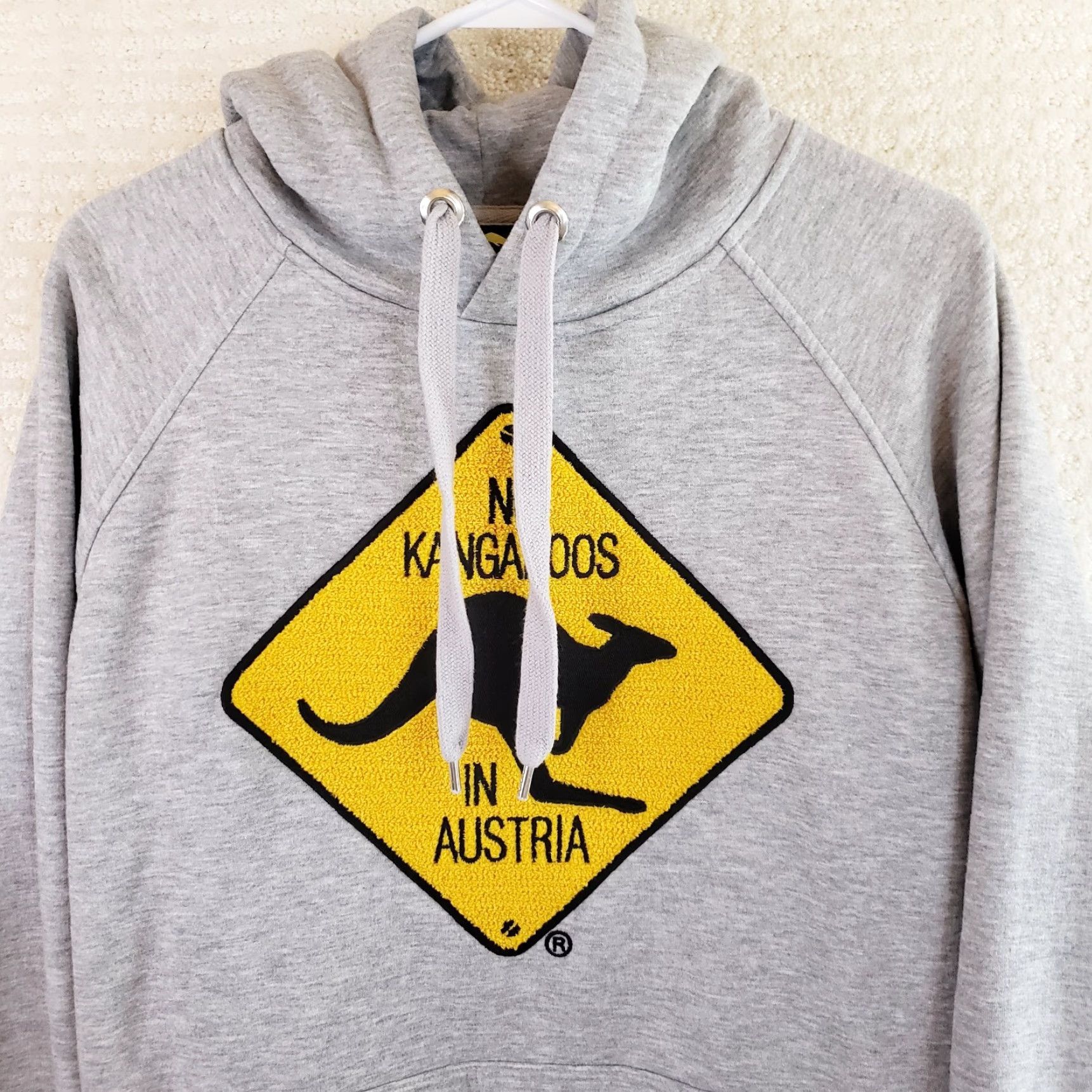 KangaROOS Kangaroo Brand No Kangaroo In Austria Hoodie UNISEX Gray L Embroidered Logo Pullover Mens Womens Size L / US 10 / IT 46 - 3 Thumbnail