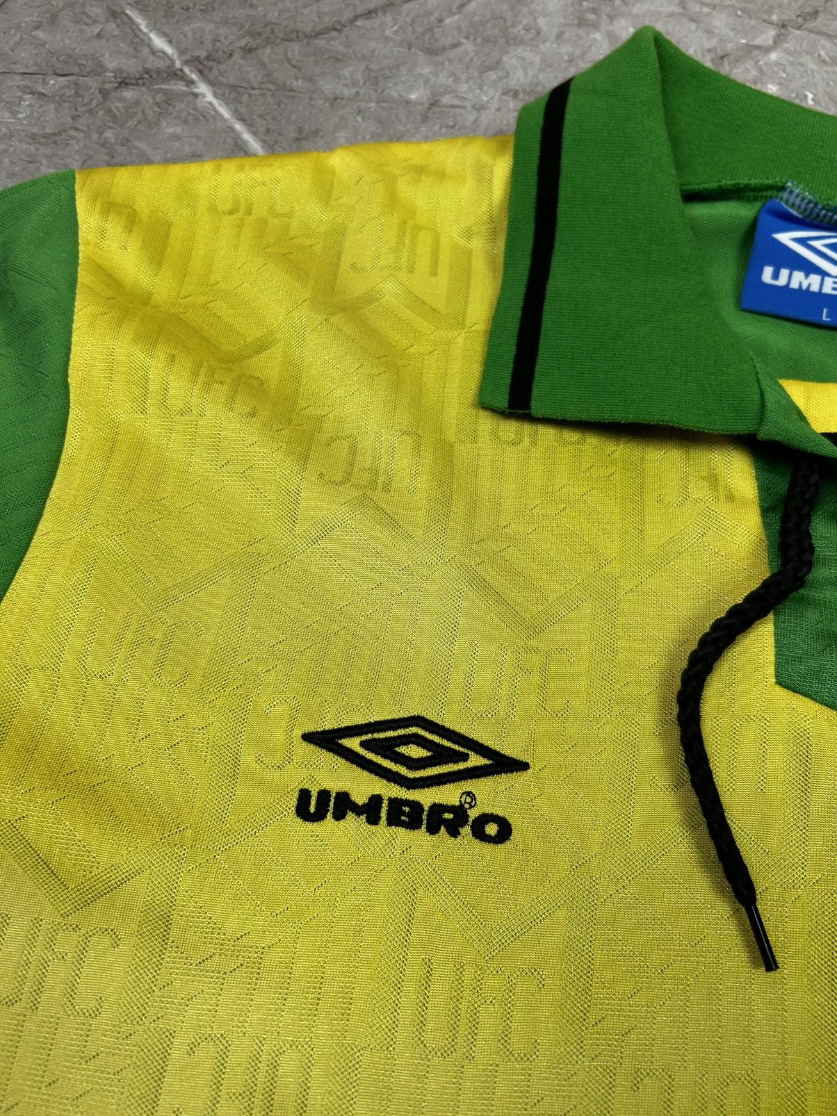 Umbro 1992/1993 Vintage Manchester United Umbro Soccer Jersey Size US L / EU 52-54 / 3 - 7 Thumbnail