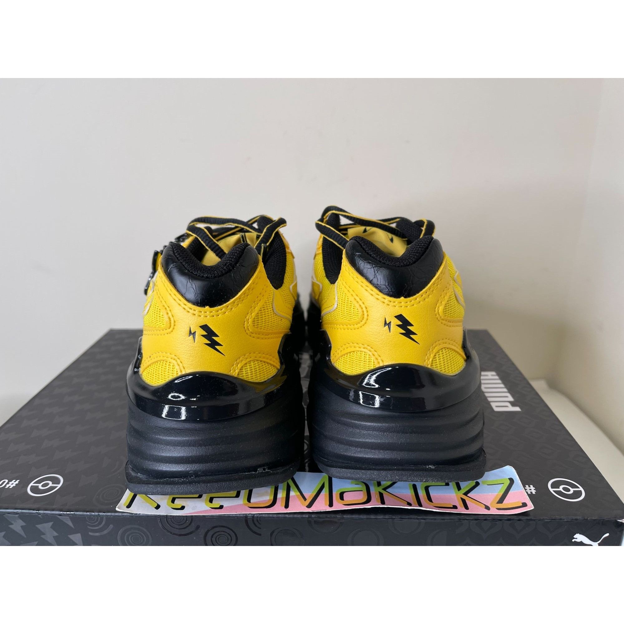 Puma Puma Pokemon Fade Pikachu Big Kids Youth 6.5Y Size US 6.5 / EU 39-40 - 6 Thumbnail