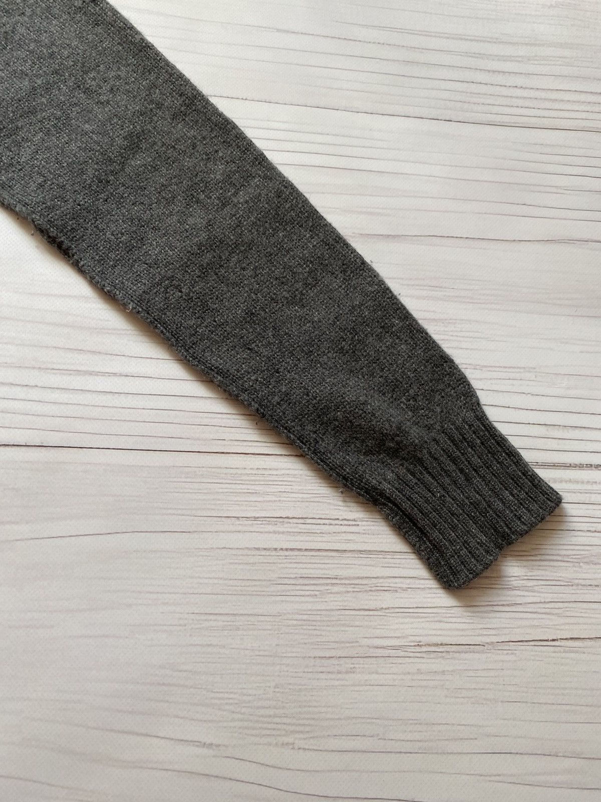Dolce & Gabbana Dolce & Gabbana V-neck cashmere designer y2k sweater Size US XS / EU 42 / 0 - 19 Thumbnail