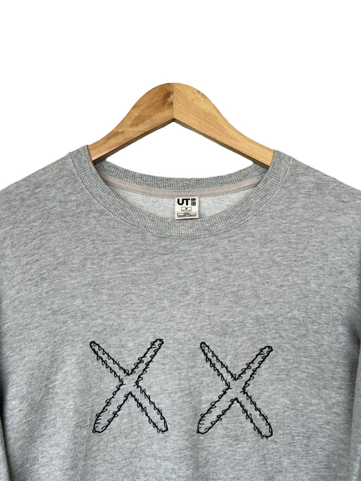 Japanese Brand × Kaws × Uniqlo Uniqlo Kaws Sesame Street Grey Sweatshirt Size US M / EU 48-50 / 2 - 3 Thumbnail