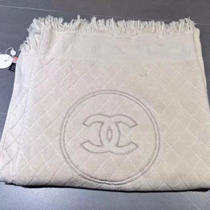 Chanel Chanel Diamond Tassel Knit Towel 260309VHSJY05 Size ONE SIZE - 1 Thumbnail