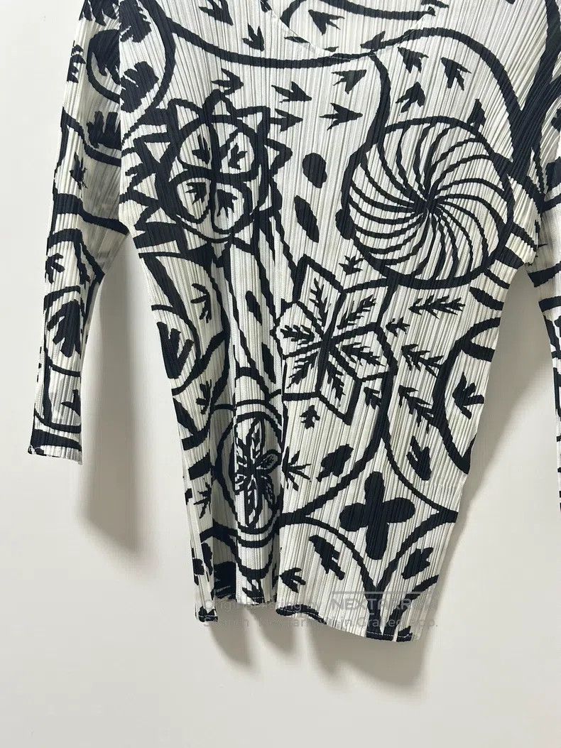 Issey Miyake Issey Miyake Black and White Classic Conch Flower Top Size L / US 10 / IT 46 - 2 Thumbnail