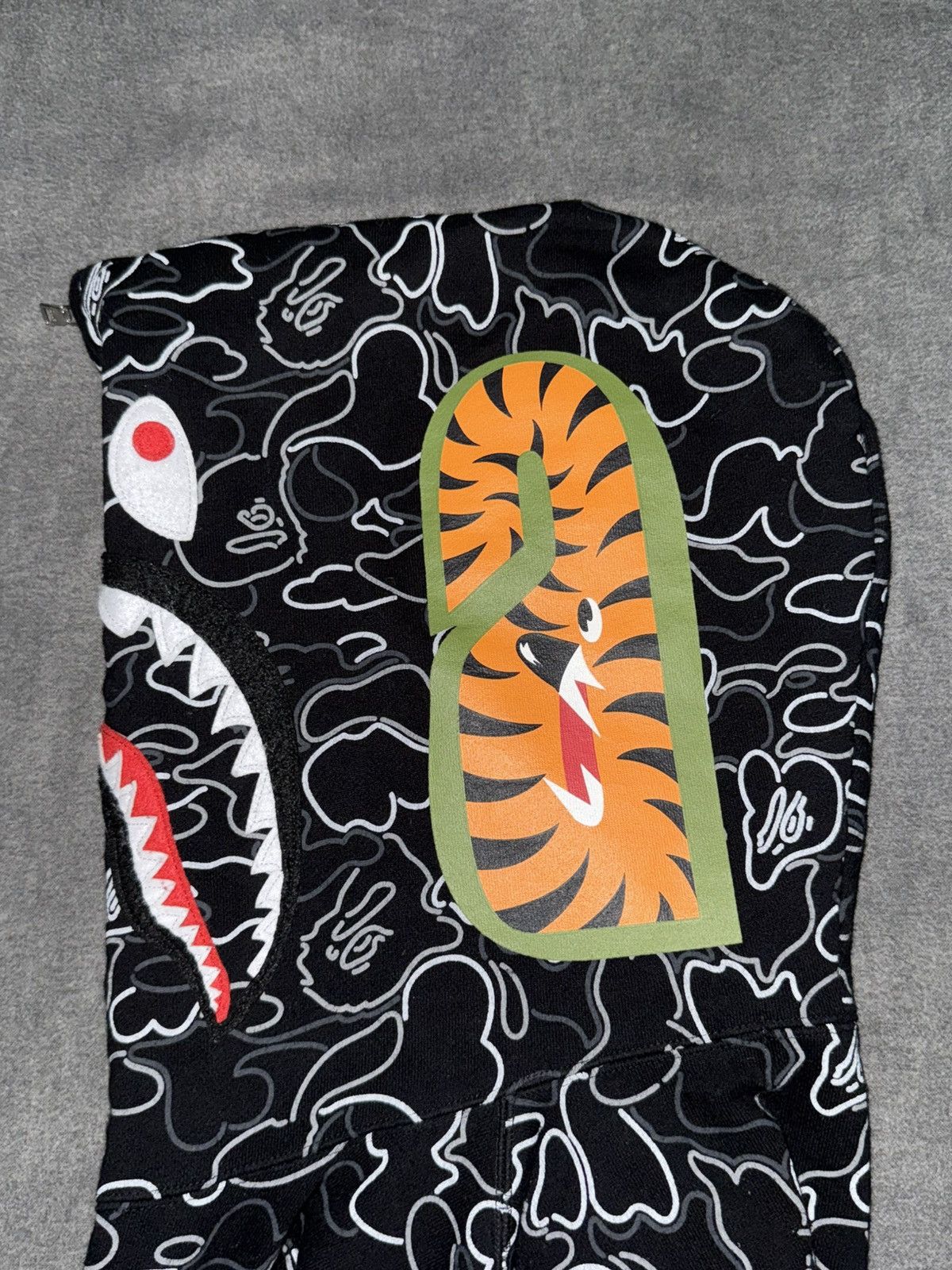 Bape Bape Neon Camo Shark Zip Size US L / EU 52-54 / 3 - 4 Thumbnail