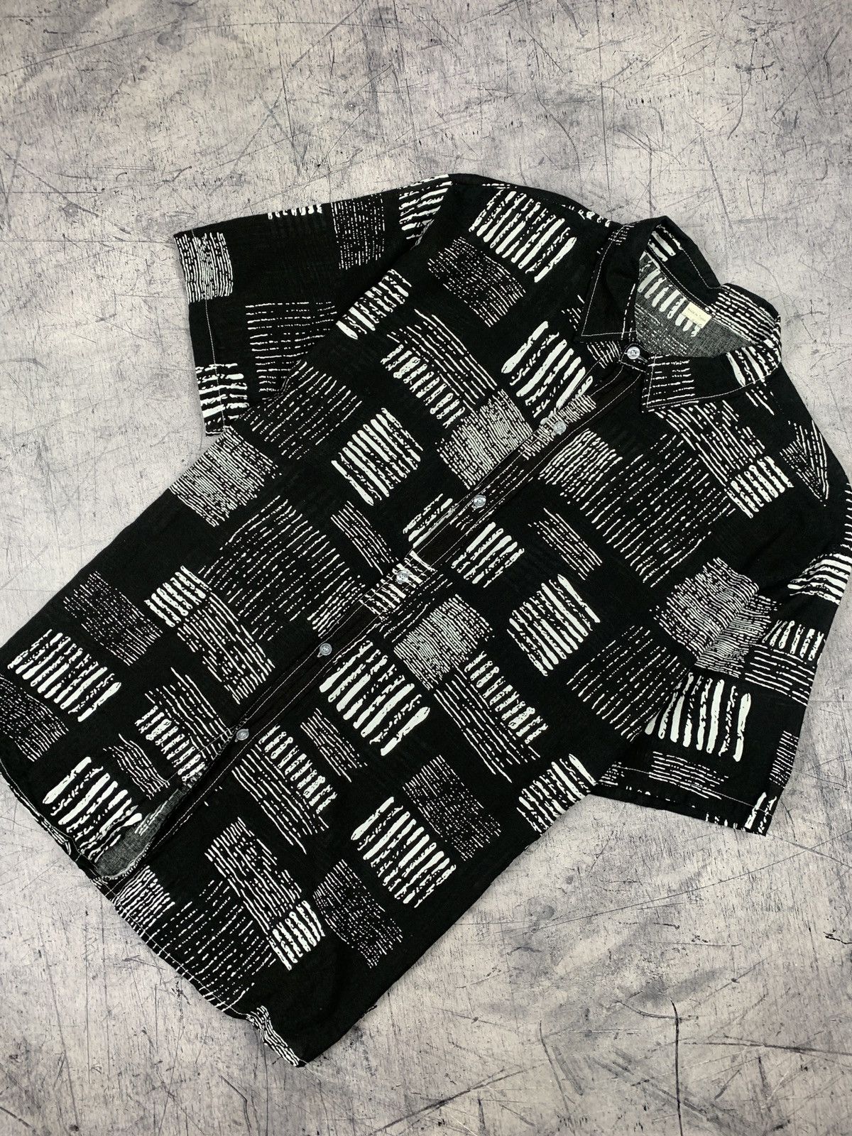 Vintage Vintage Crazy Art Shirt Short Sleeve Y2K Abstract Pattern Size US XXL / EU 58 / 5 - 1 Thumbnail