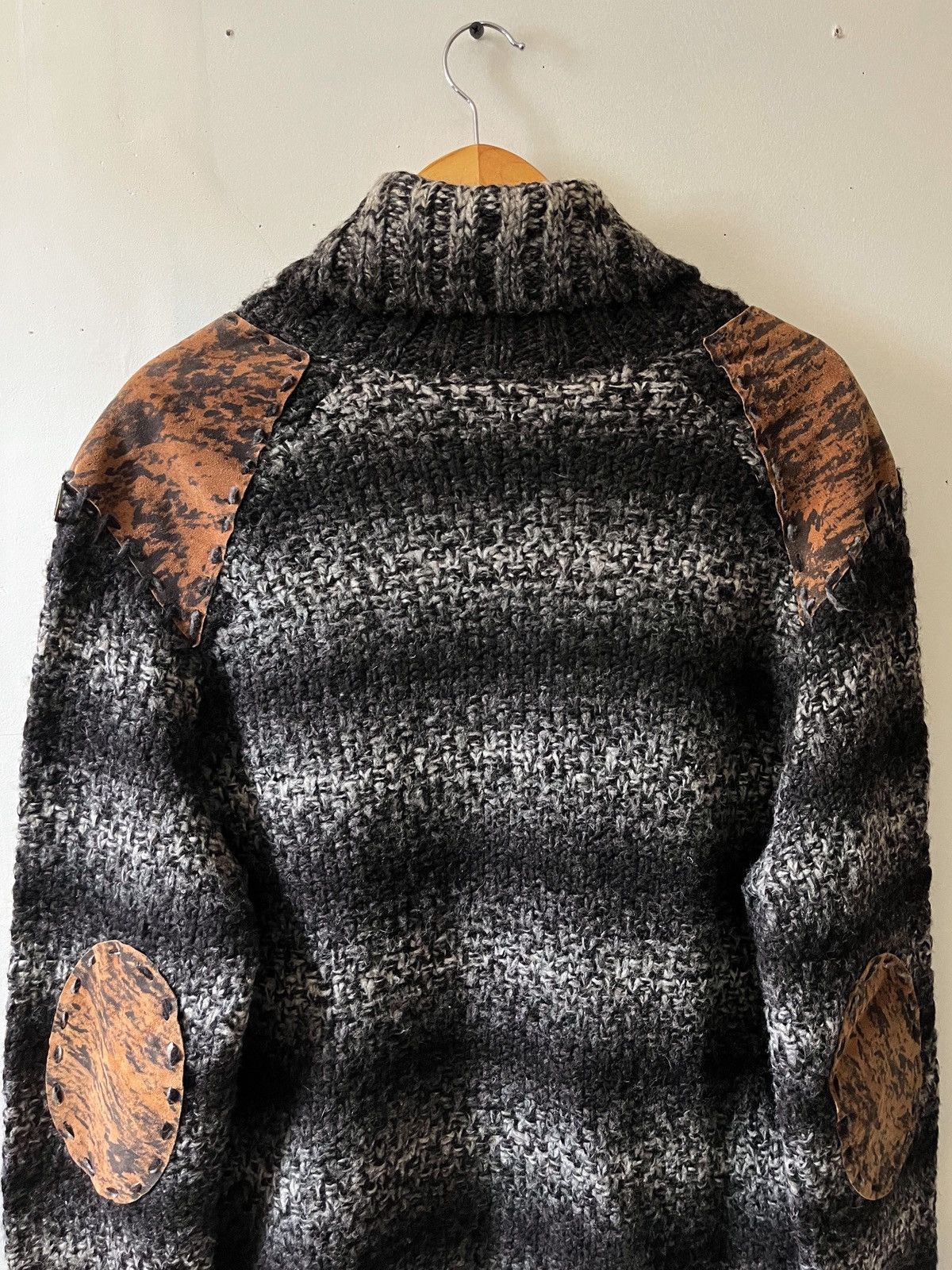 Roberto Cavalli Class roberto cavali tiger leather patch sweater Size US L / EU 52-54 / 3 - 7 Thumbnail