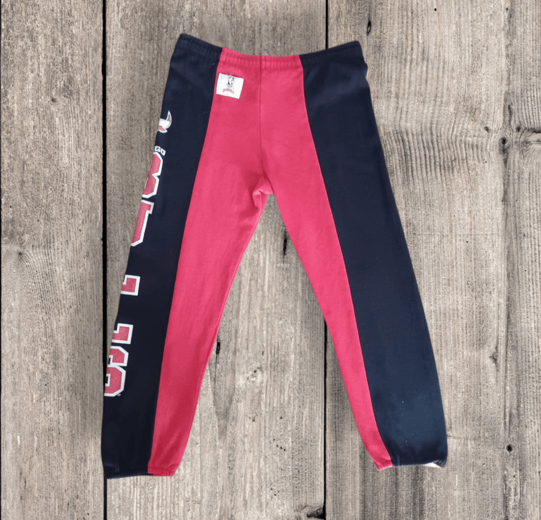 Nutmeg Vintage | Chicago Bulls Jogpant Size US 35 - 2 Thumbnail
