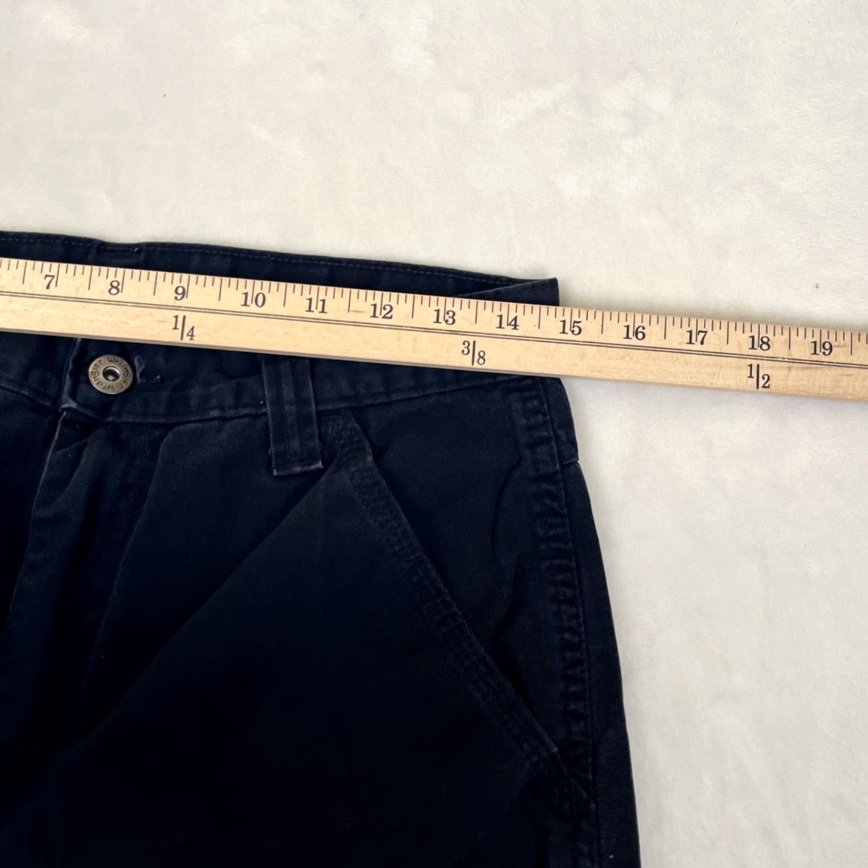 Wrangler Wrangler Black Cargo Pants Mens 29x30 Straight Leg Utility Casual Pants Regular Width Mens Size US 29 - 4 Thumbnail