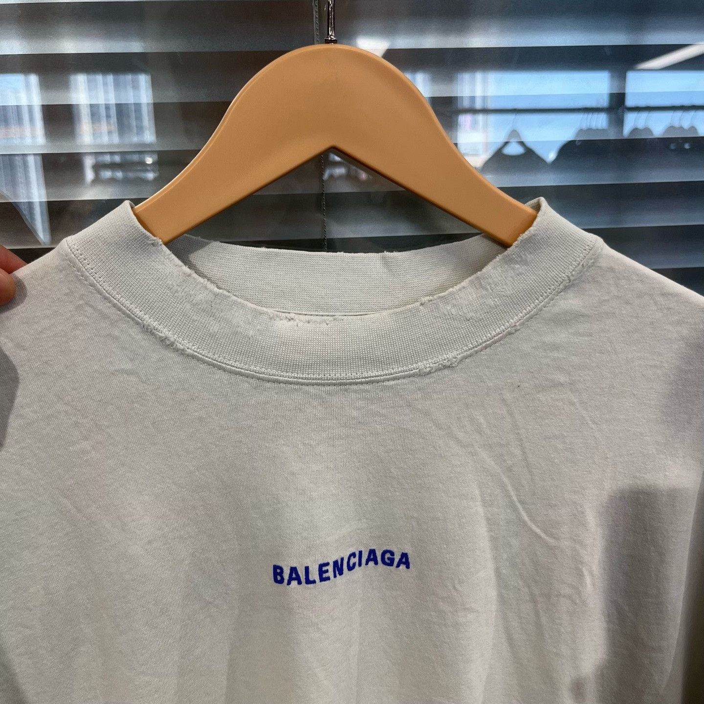 Balenciaga Balenciaga 2025 Embroidered Logo T-Shirt Beige Size US XS / EU 42 / 0 - 3 Thumbnail