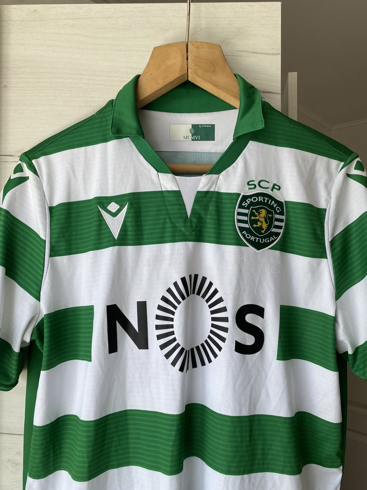 Macron 2016/17 MACRON Sporting Clube de Portugal Home Soccer Jersey Size US L / EU 52-54 / 3 - 2 Thumbnail