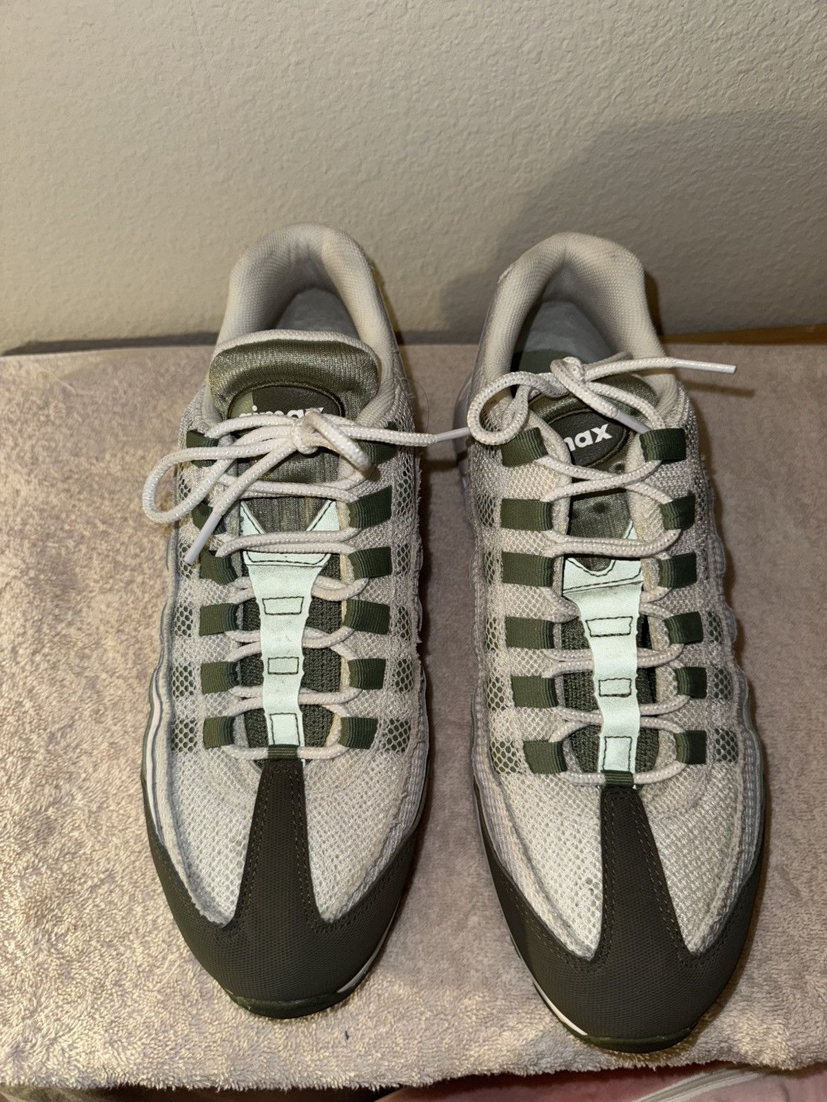 Nike Airmax 95 white oil green Size US 11.5 / EU 44-45 - 3 Thumbnail