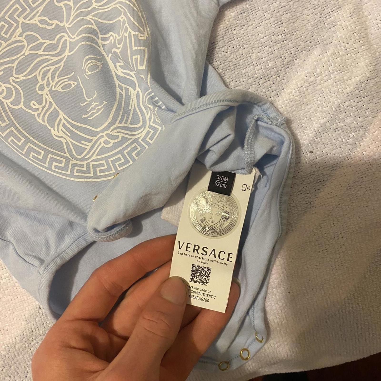 Versace Versace Baby Bodysuit with Medusa Logo Size US 26 / EU 42 - 3 Thumbnail