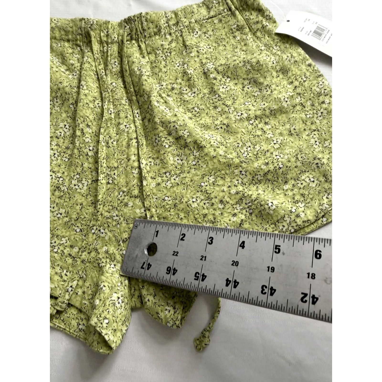 Rvca Shorts Womens Xs Green Floral Viscose New Yume, Women's (Size 26) — image 6 of 6