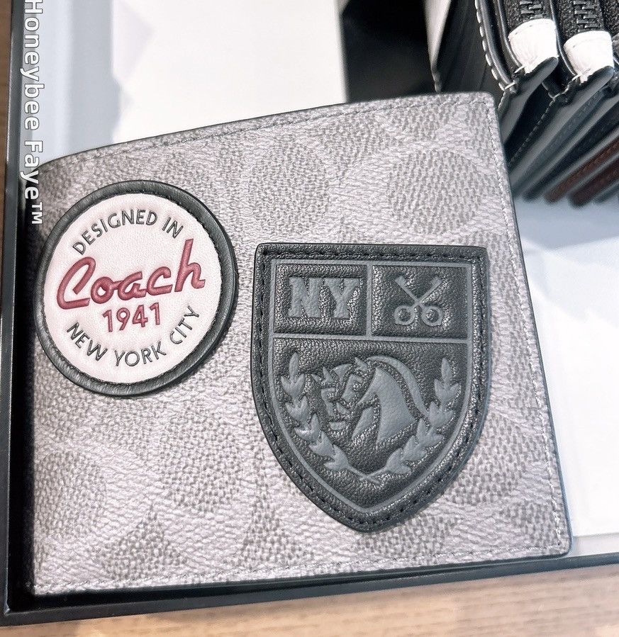 3-In-1 Wallet In Signature Canvas With Patches CCG27