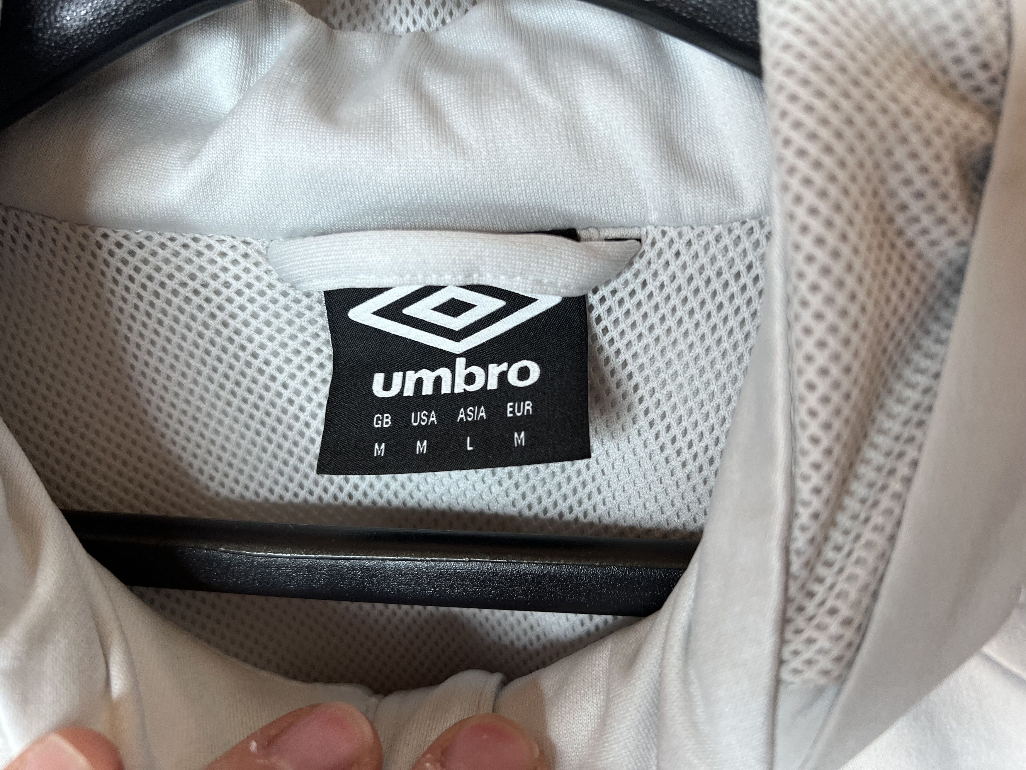 Umbro HULL CITY 2021 2022 TRAINING JACKET FOOTBALL SOCCER UMBRO Size US M / EU 48-50 / 2 - 5 Thumbnail