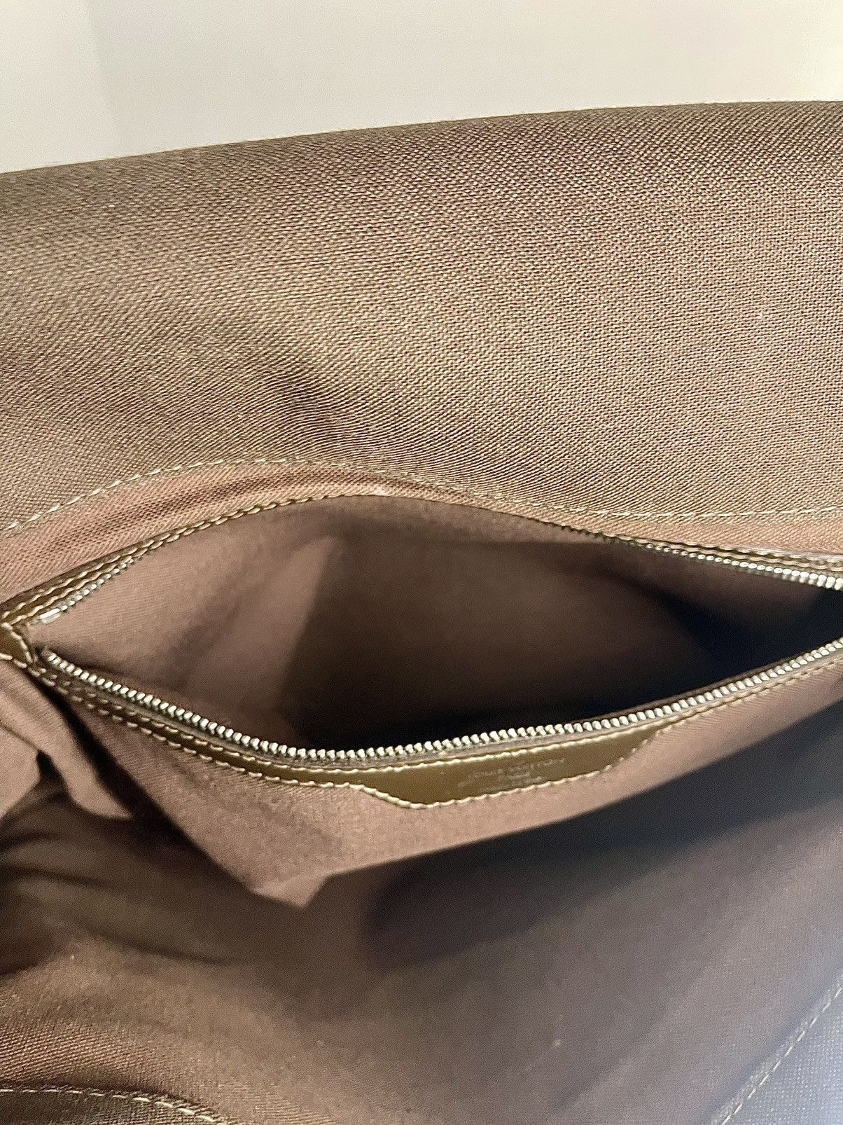 Louis Vuitton Louis Vuitton Brown Taiga Crossbody Bag Size ONE SIZE - 14 Thumbnail