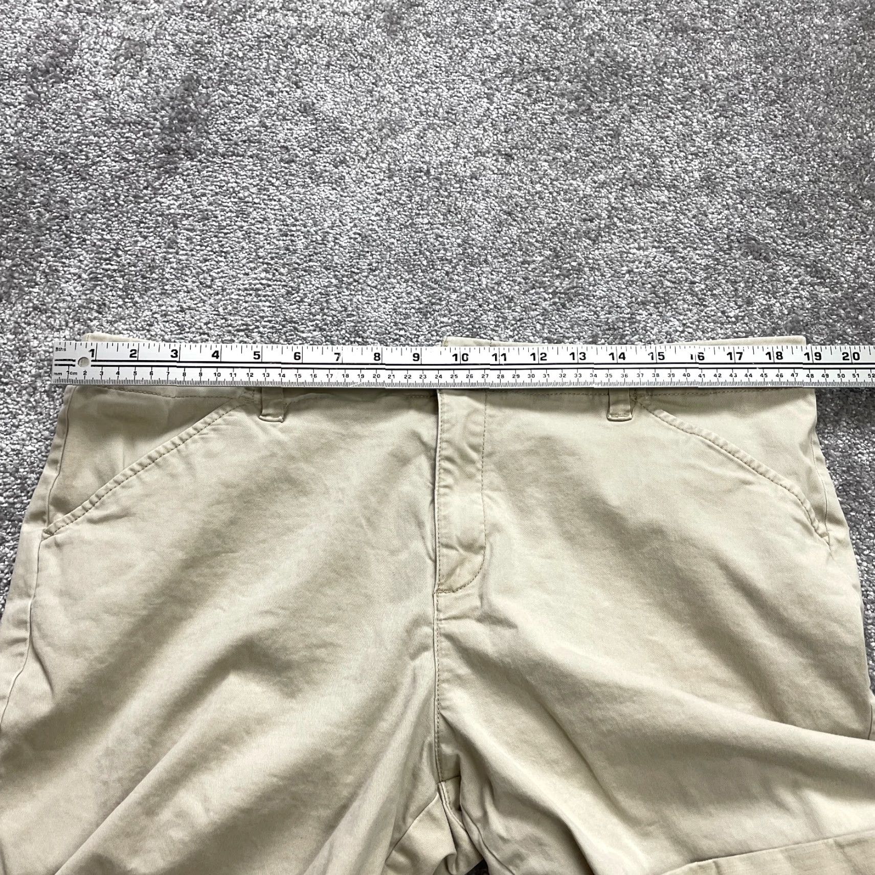Lee Lee Bermuda Shorts Womens 18 Regular Mid Rise Beige Knit Casual Summer Safari 6 in Inseam Pocket Pockets Pre-Owned? Size 40" / US 18 - 5 Thumbnail
