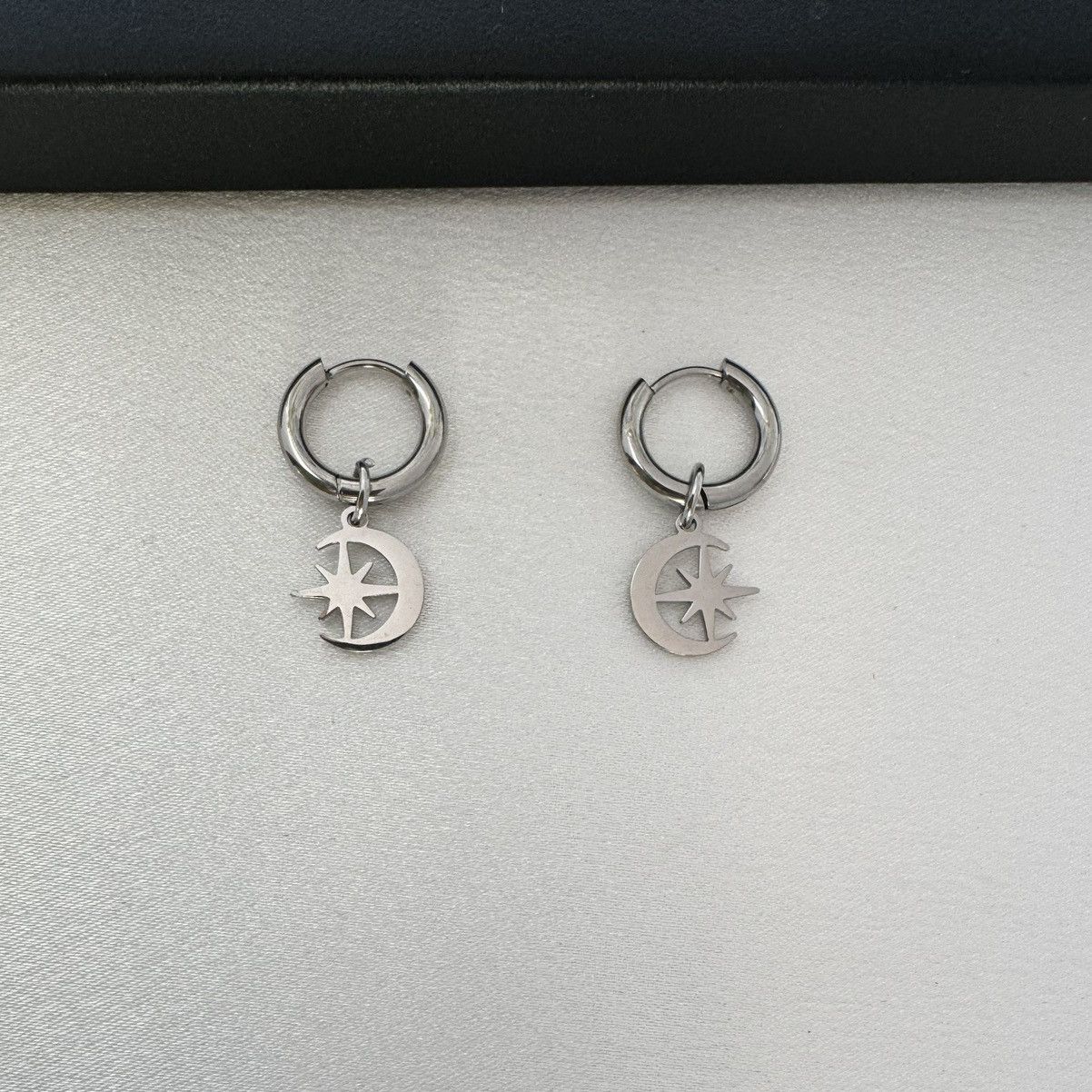 Other Moon Star Dangle Drop Earrings for Men Women Unisex Style Size ONE SIZE - 1 Thumbnail