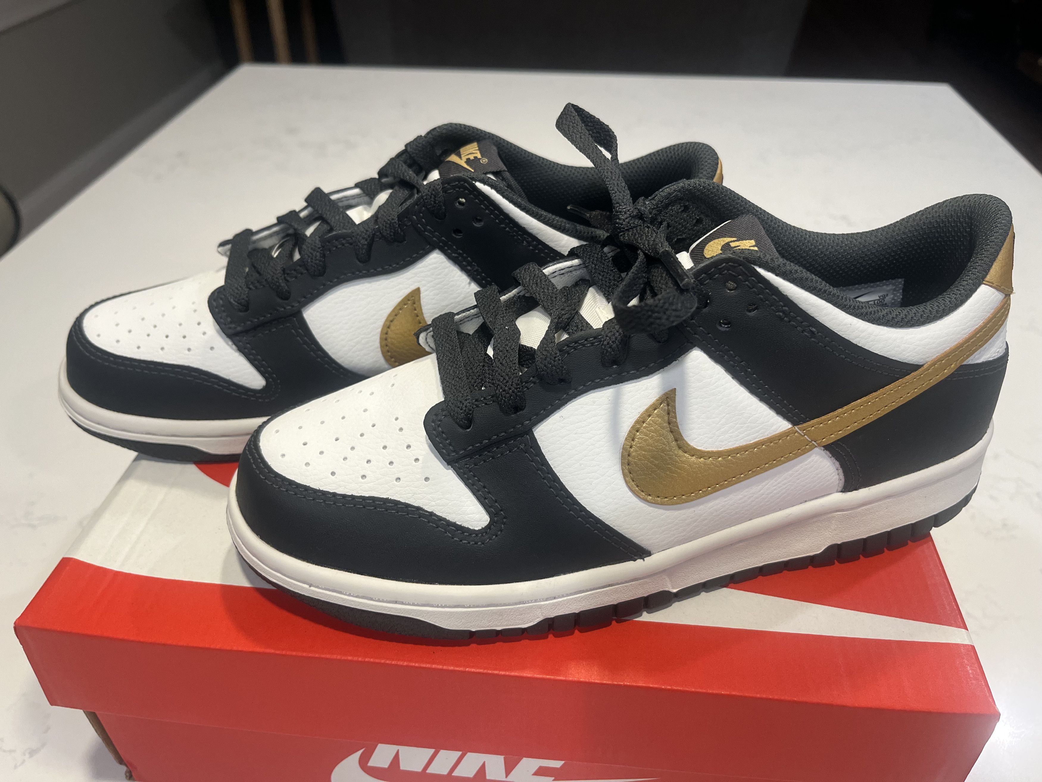 Nike Nike Dunk Low GS 7Y Summit white/ Metallic Gold Size US 7 / EU 40 - 1 Thumbnail