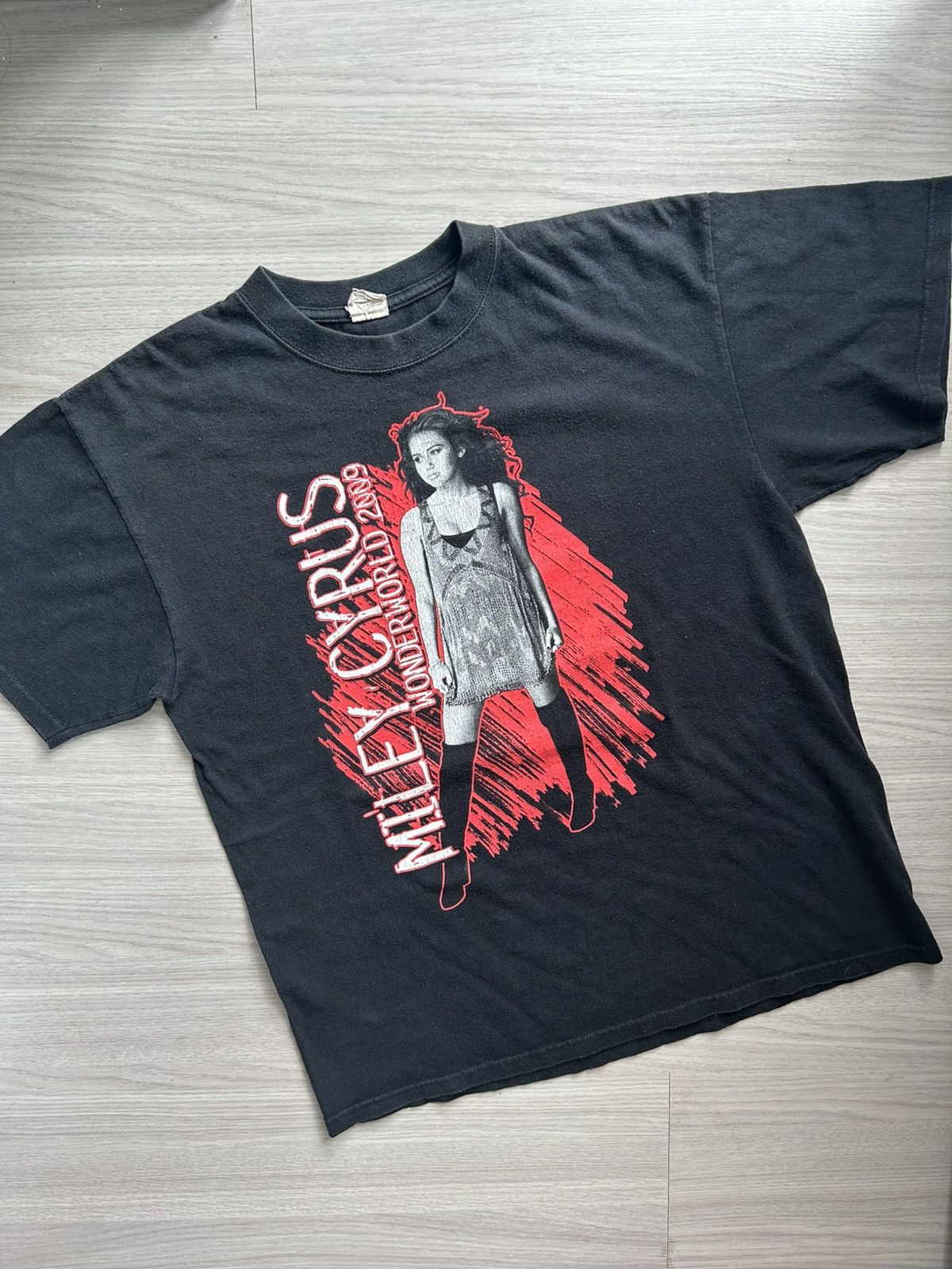 Vintage Miley Cyrus T Shirt 00’ Size US L / EU 52-54 / 3 - 1 Thumbnail