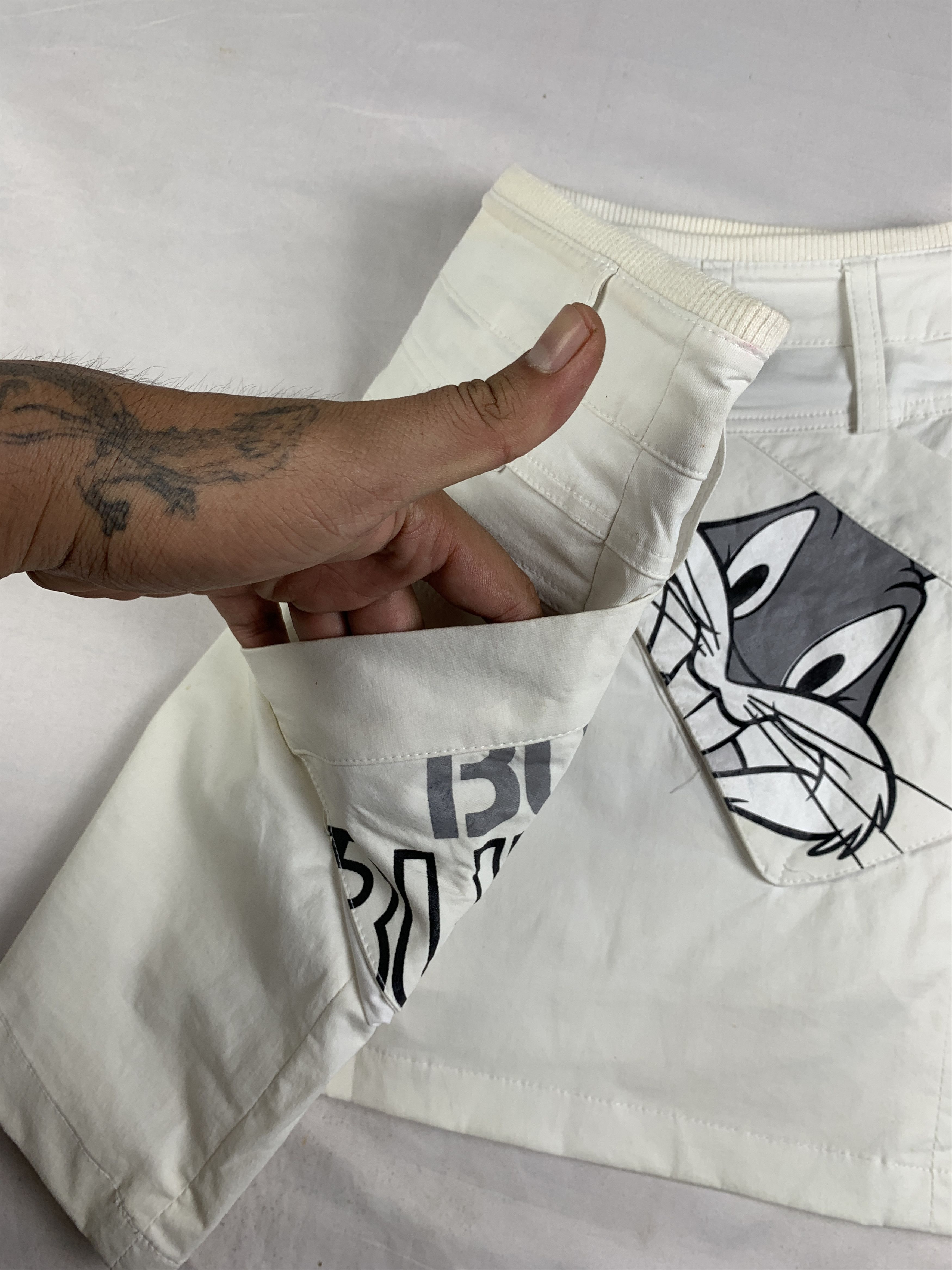 Warner Bros Warner Bros Golf Bugs Bunny White Skorts (29) Size 29" - 7 Thumbnail